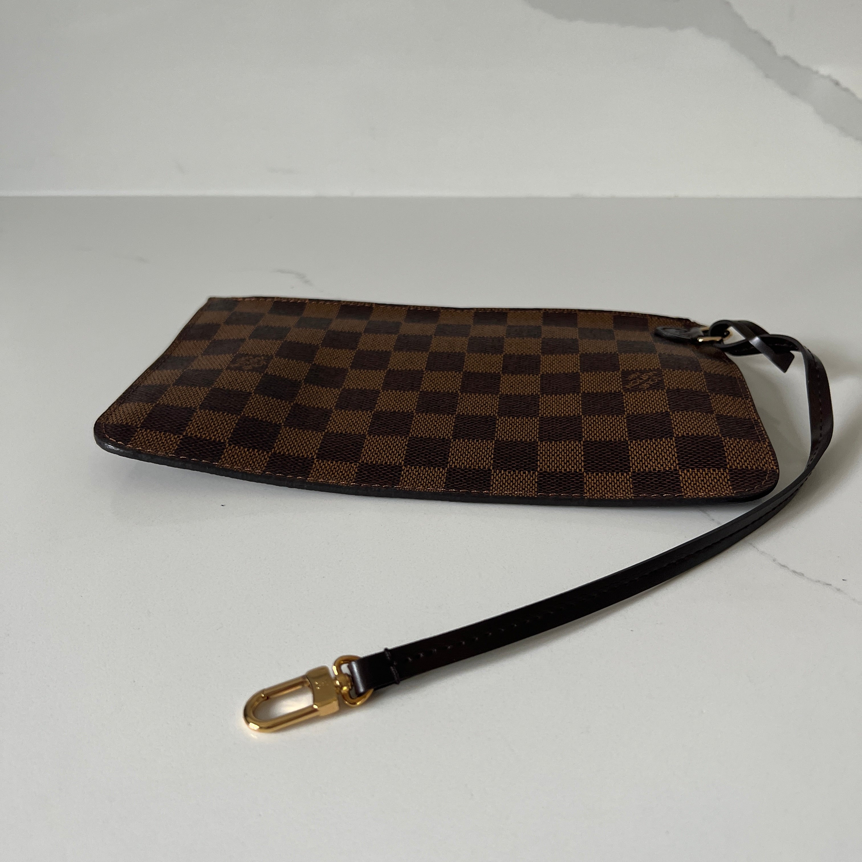 Vuitton Neverfull MM & Pouch