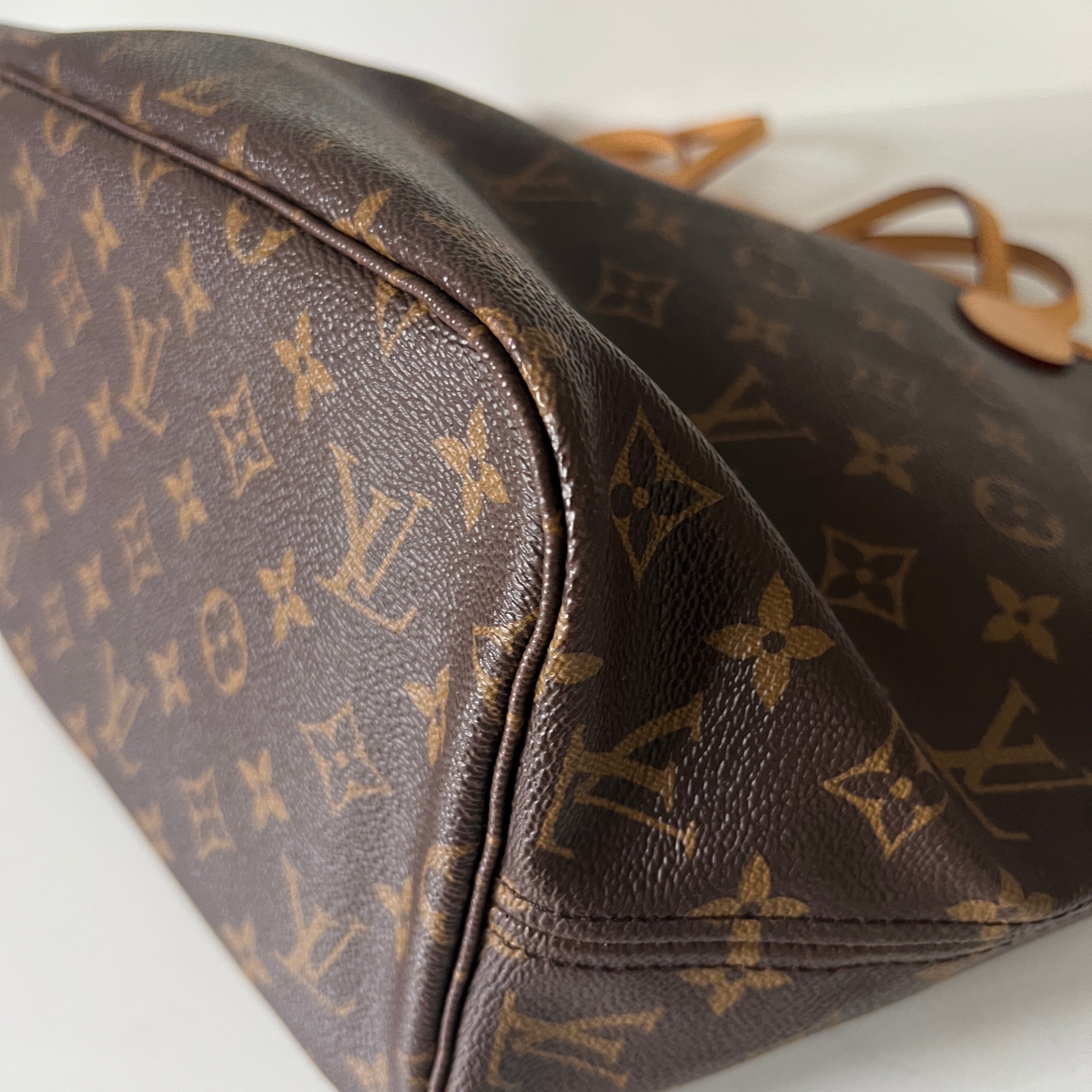 Louis Vuitton Neverfull MM & Pouch