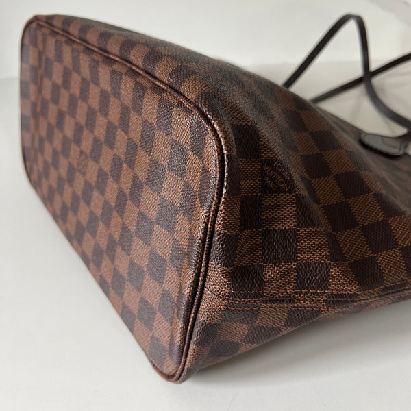 Vuitton Neverfull MM & Pouch