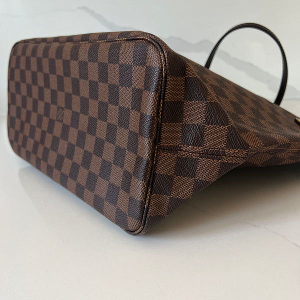 Vuitton Neverfull MM & Pouch