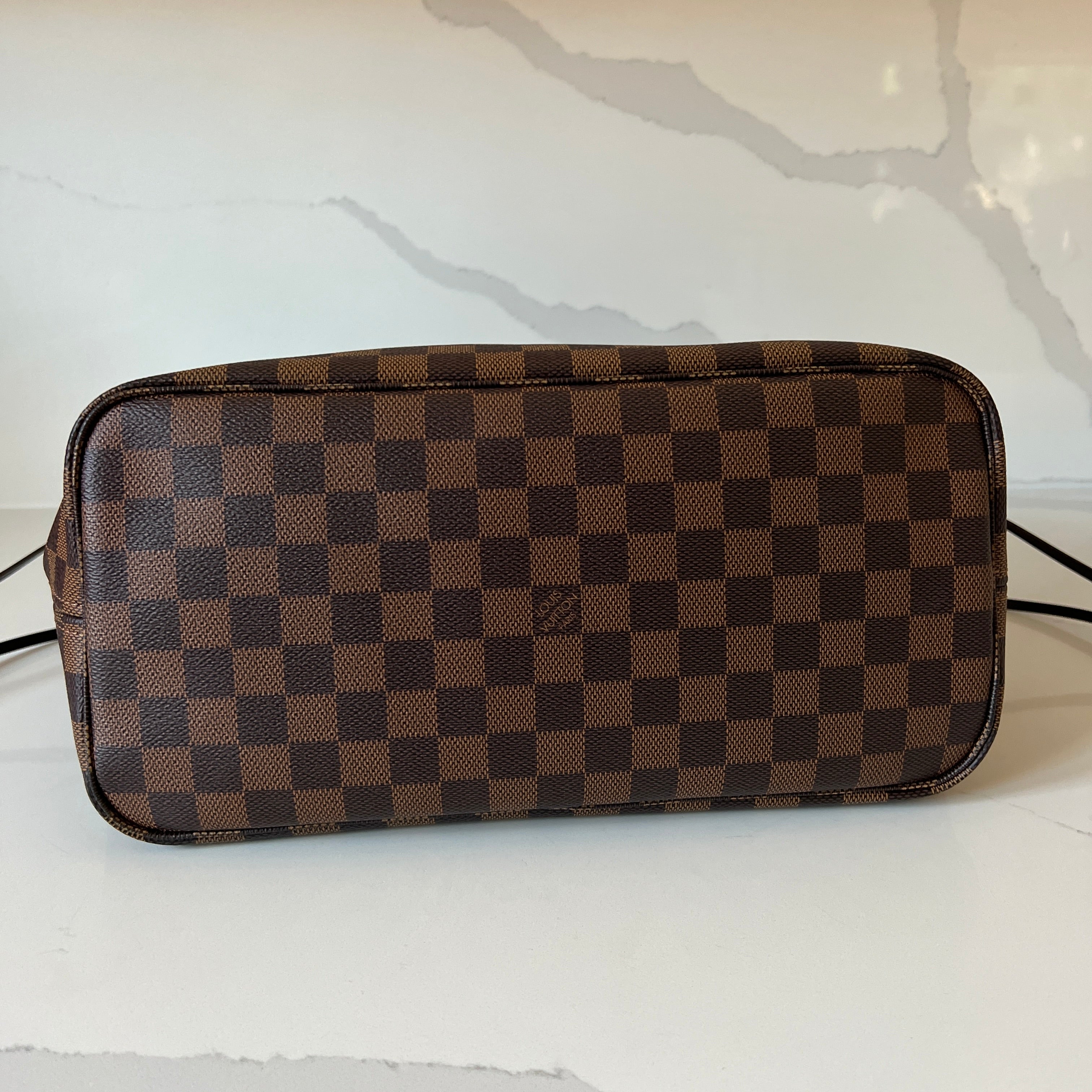 Louis Vuitton Neverfull MM & Pouch