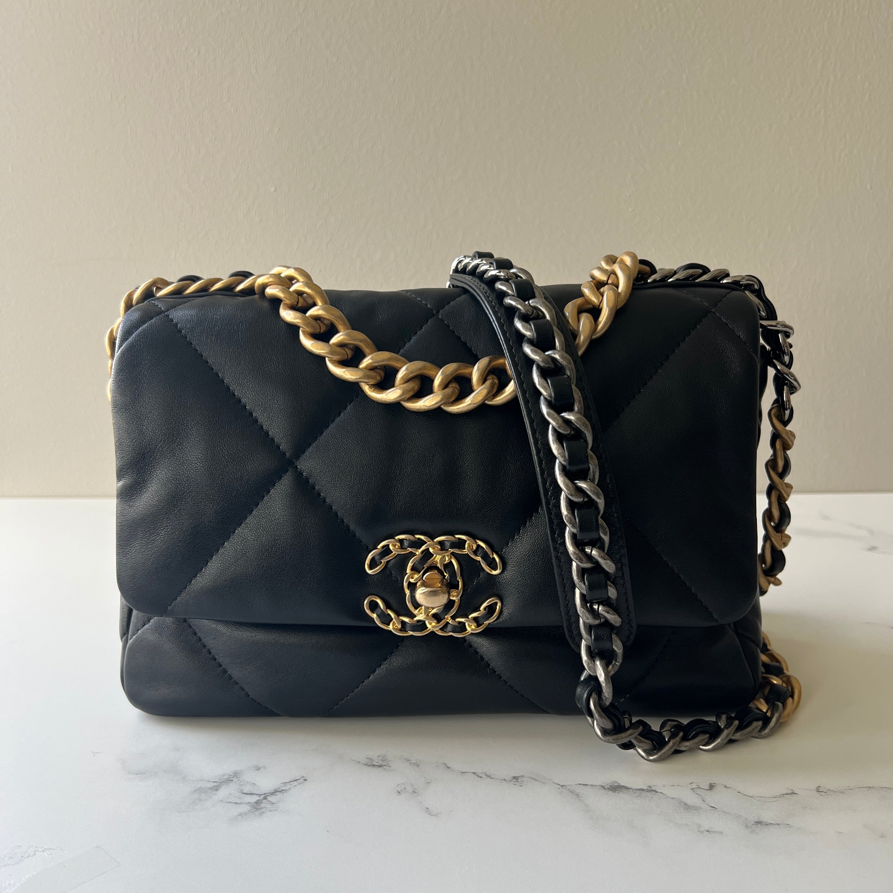 Chanel 19