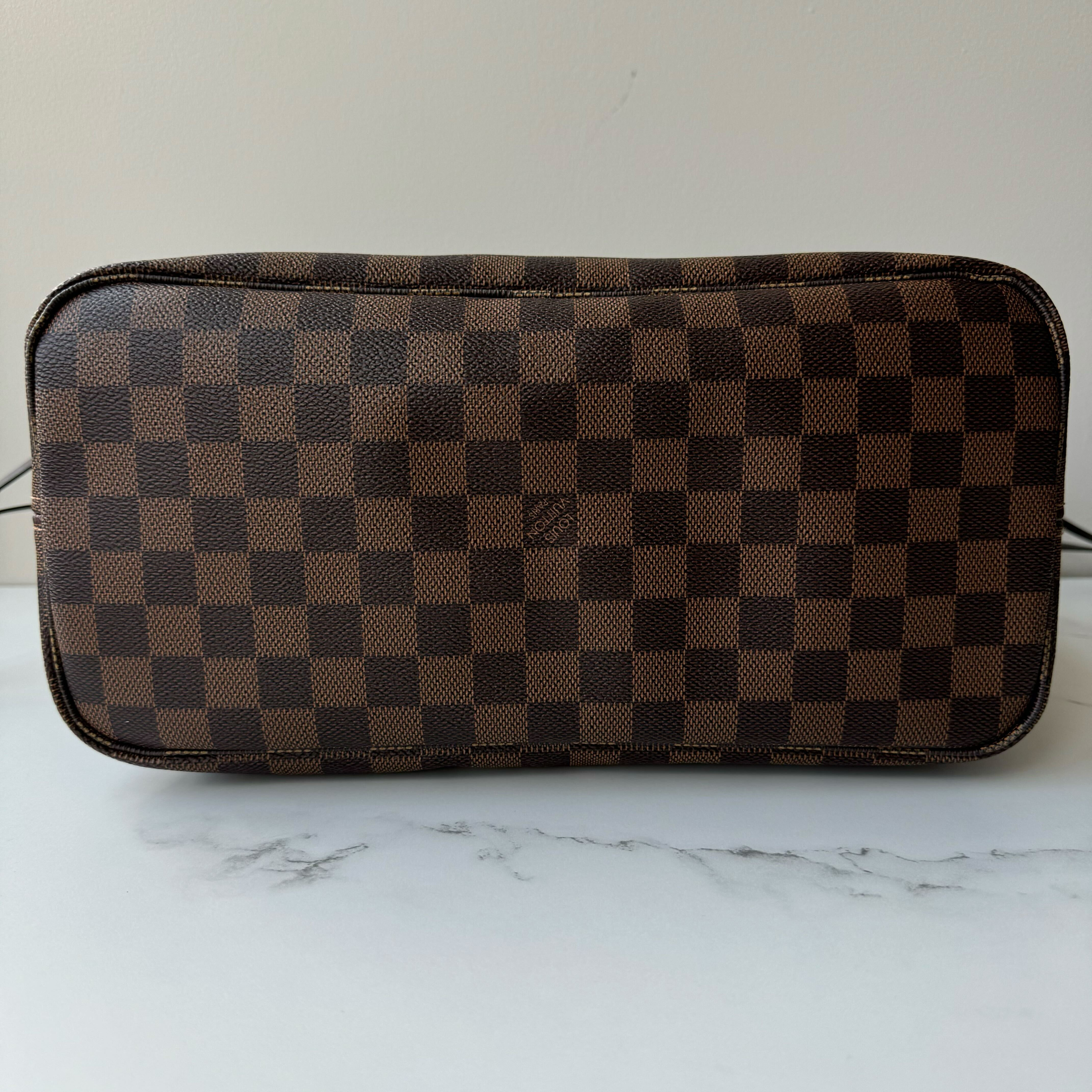 Louis Vuitton Neverfull MM & Pouch