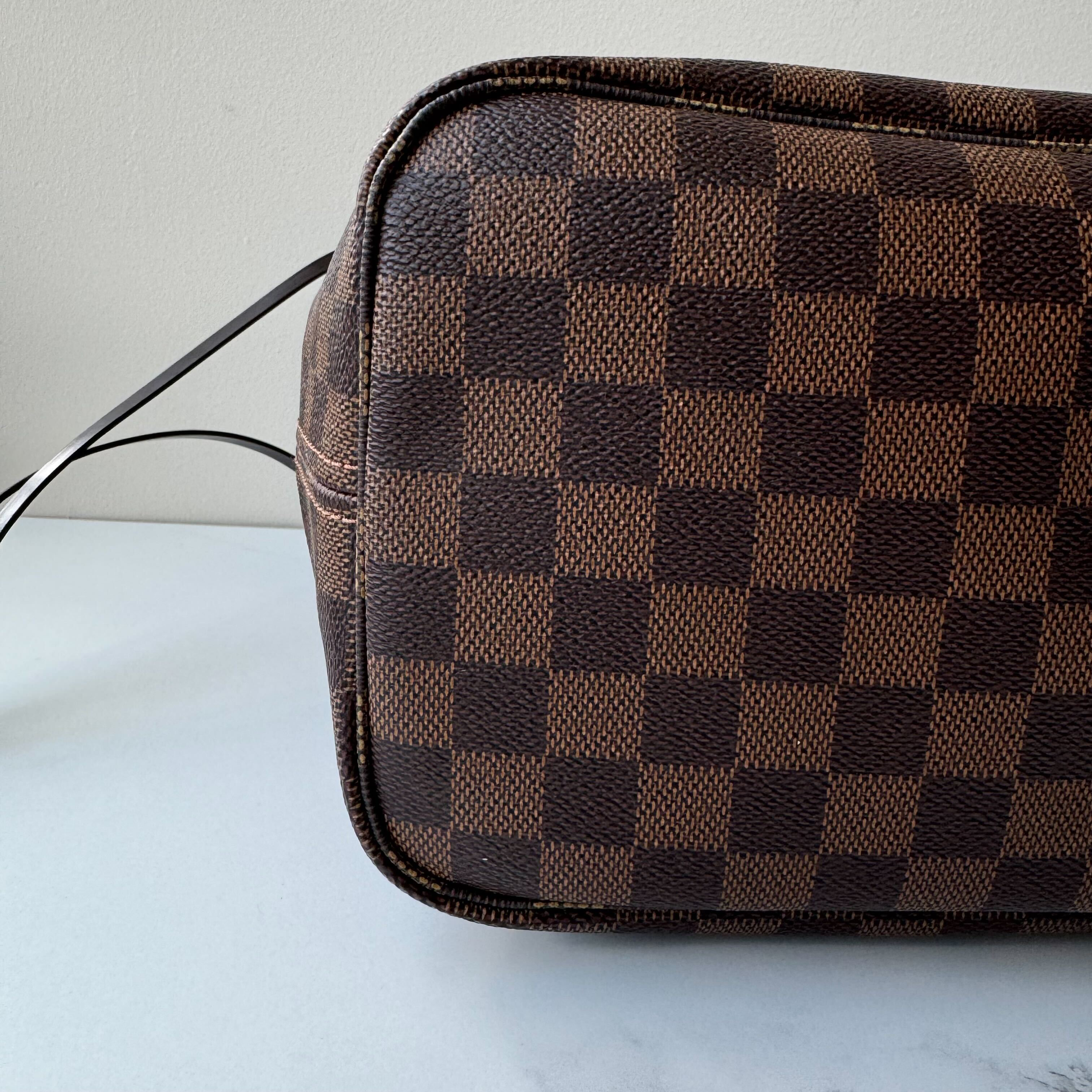 Louis Vuitton Neverfull MM & Pouch