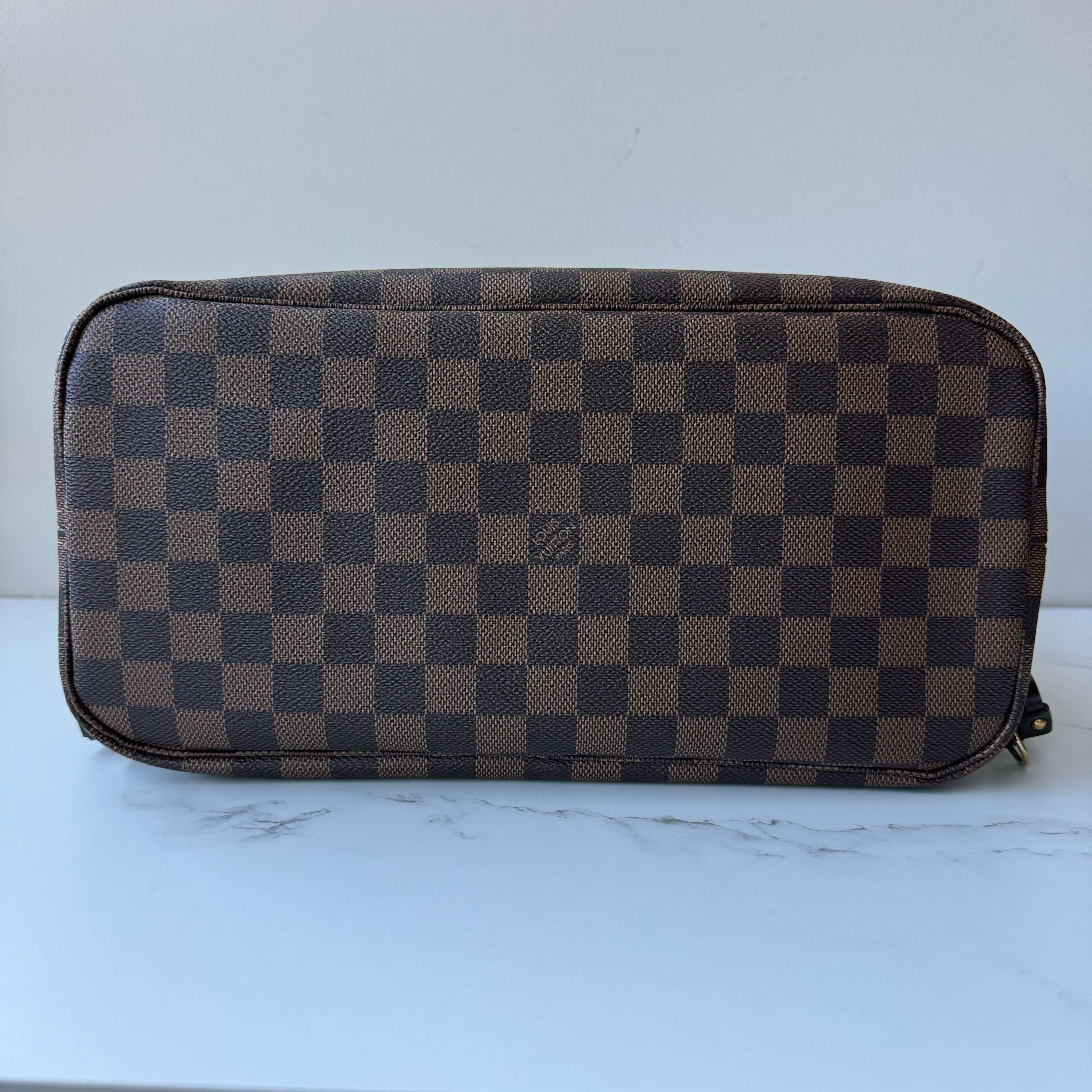 Louis Vuitton Neverfull MM & Pouch