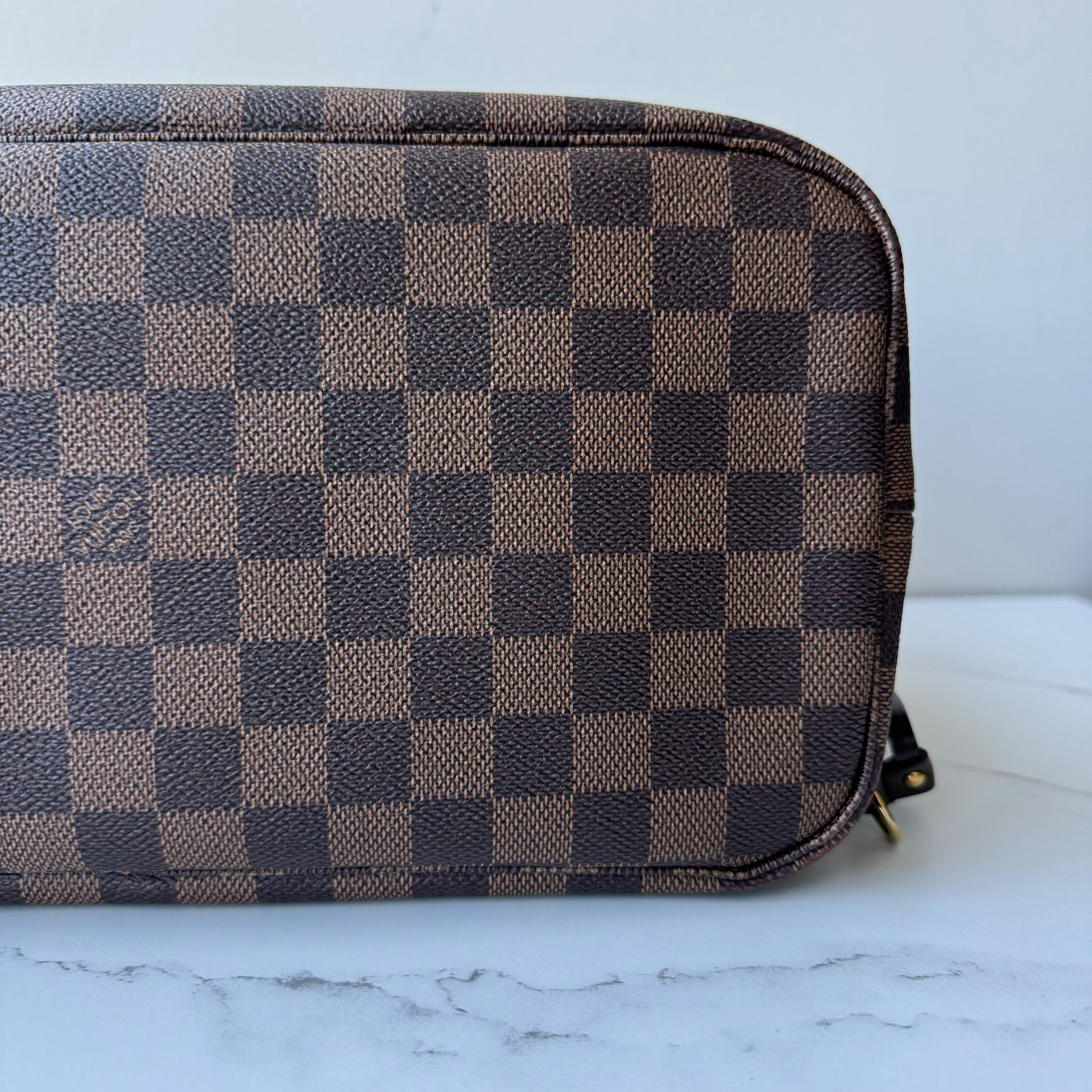 Louis Vuitton Neverfull MM & Pouch