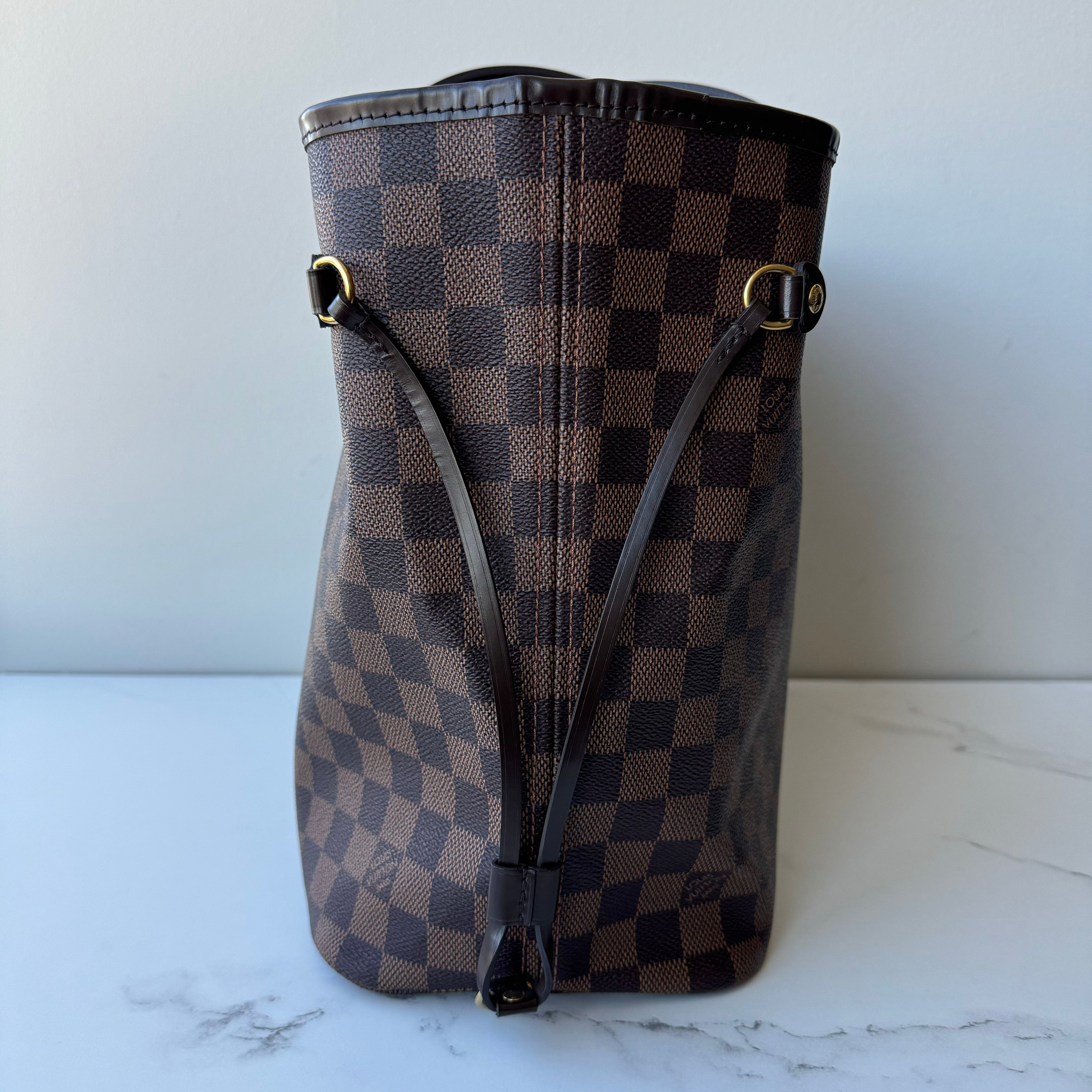 Louis Vuitton Neverfull MM & Pouch