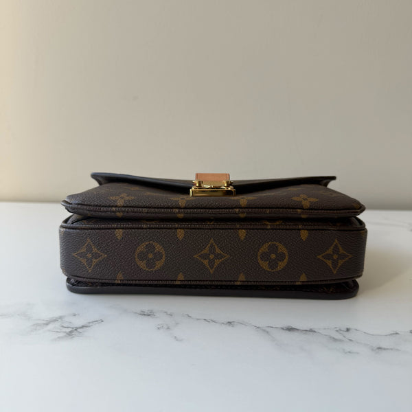 Louis Vuitton Pochette Metis East West