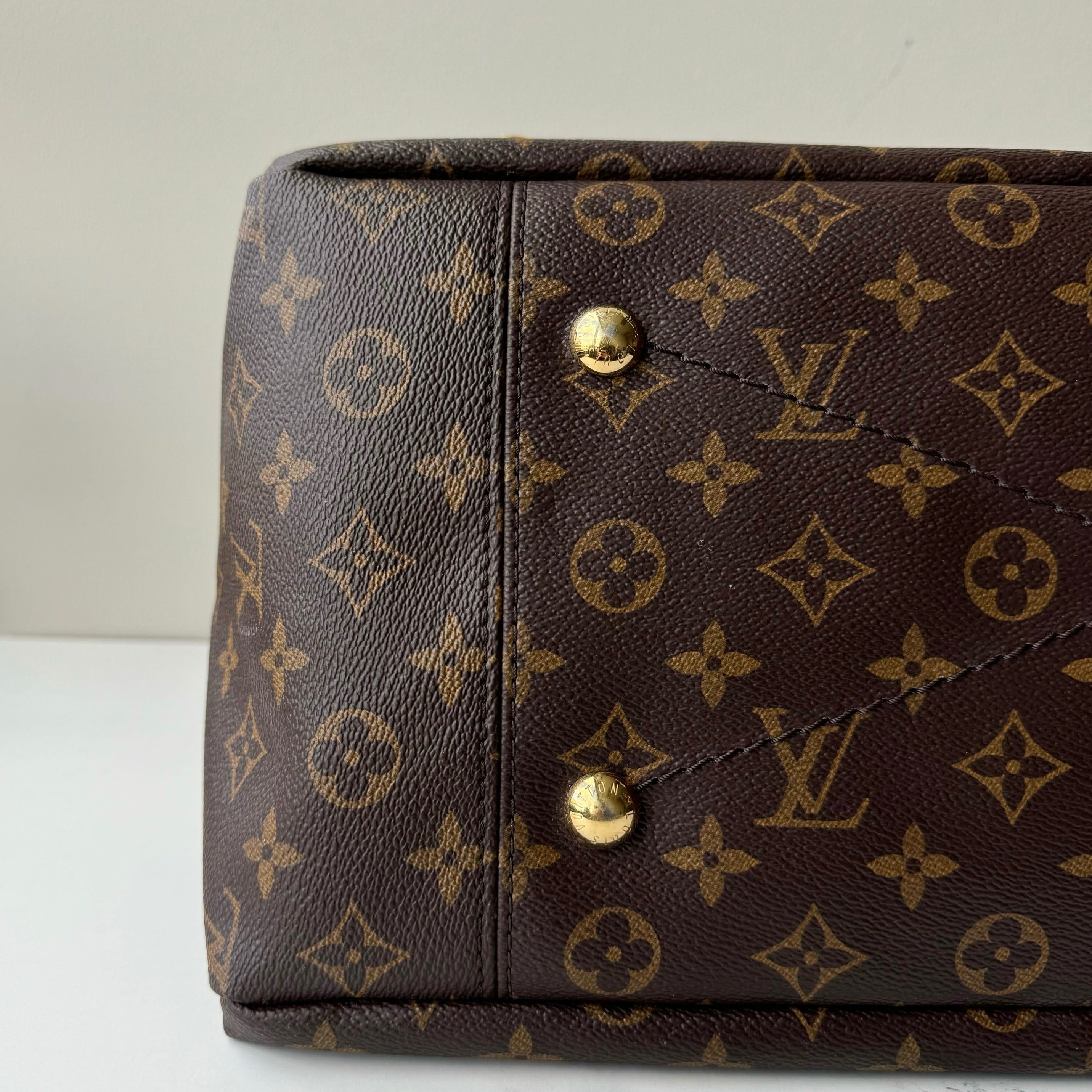 Louis Vuitton Artsy MM