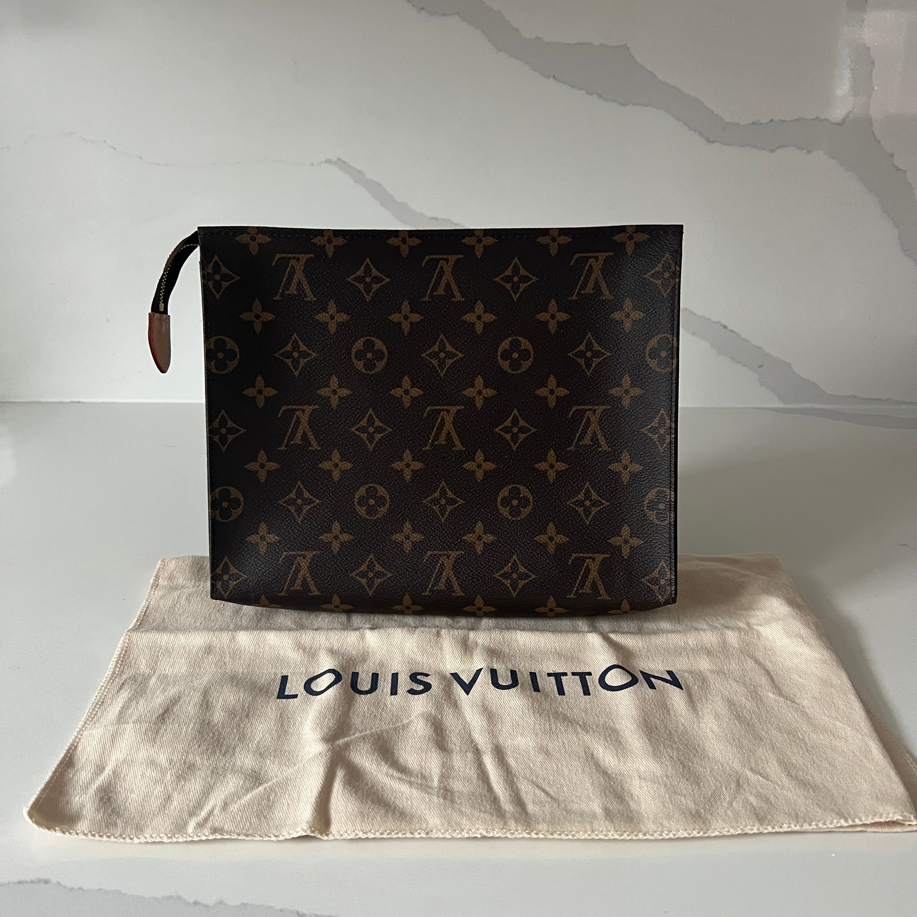 Louis Vuitton Toiletry 26