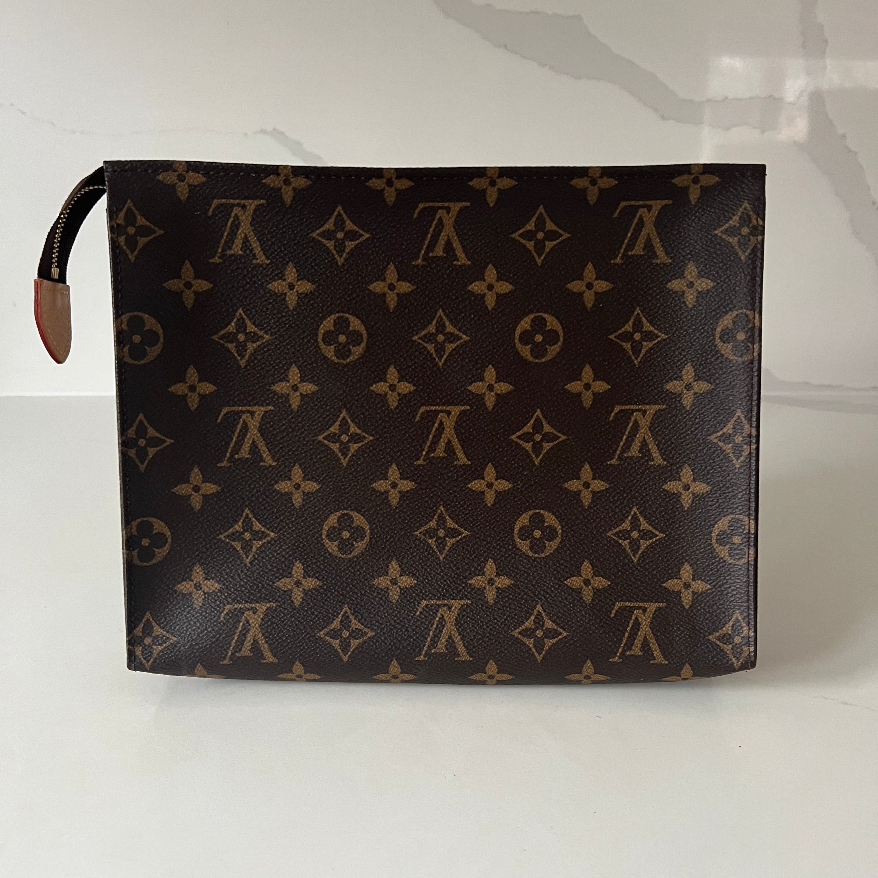 Louis Vuitton Toiletry 26