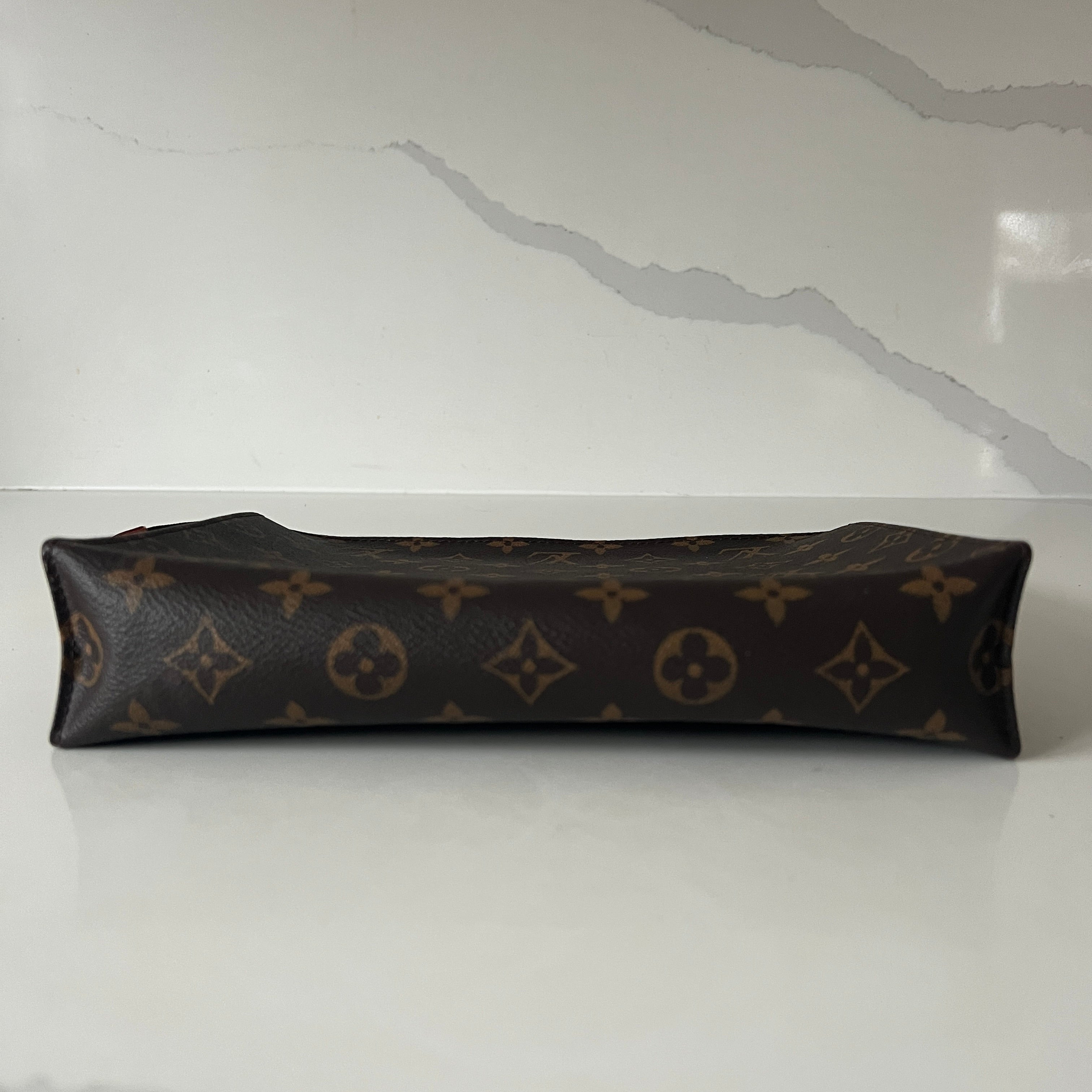 Louis Vuitton Toiletry 26