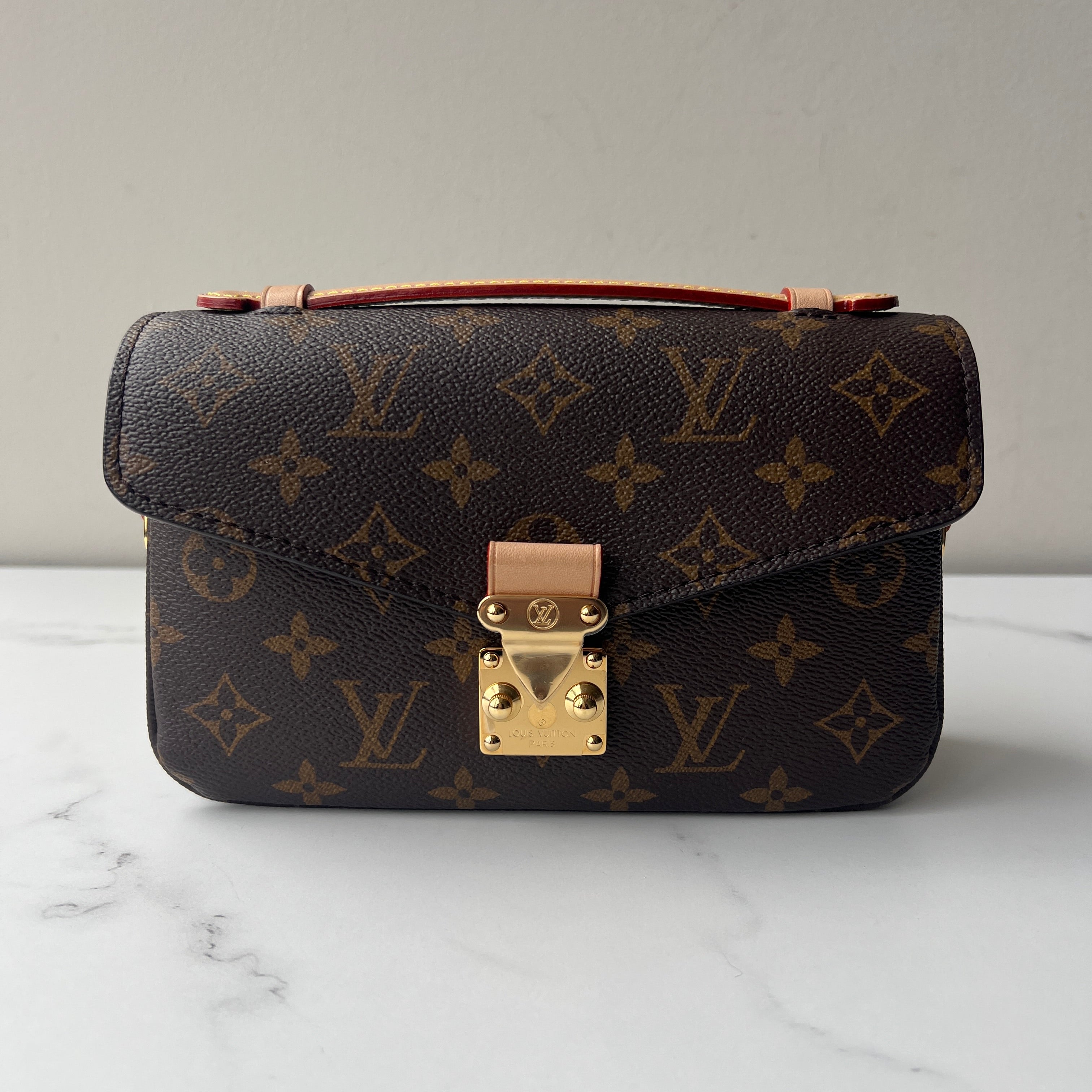 Louis Vuitton Pochette Metis East West