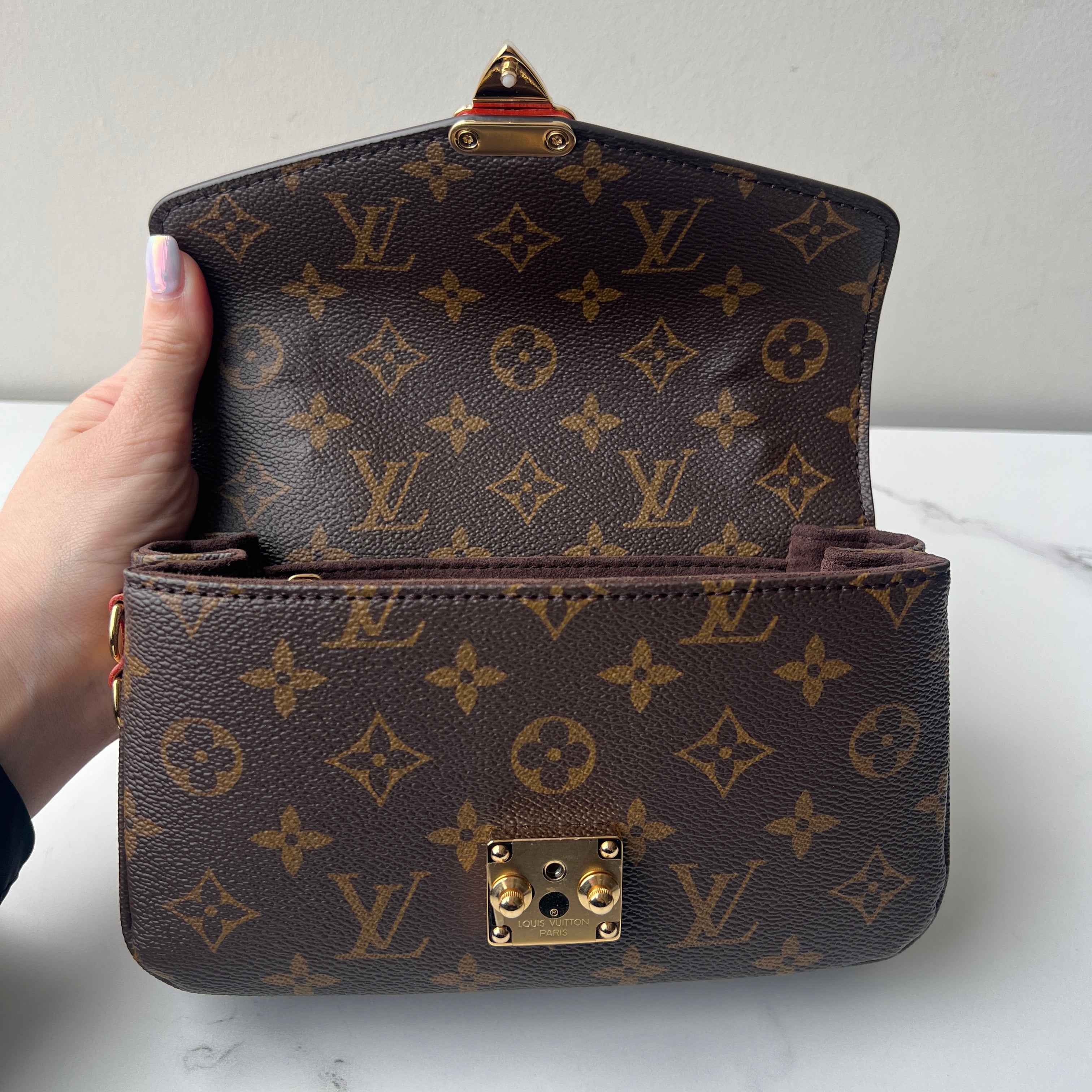 Louis Vuitton Pochette Metis East West