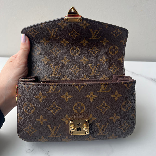 Louis Vuitton Pochette Metis East West