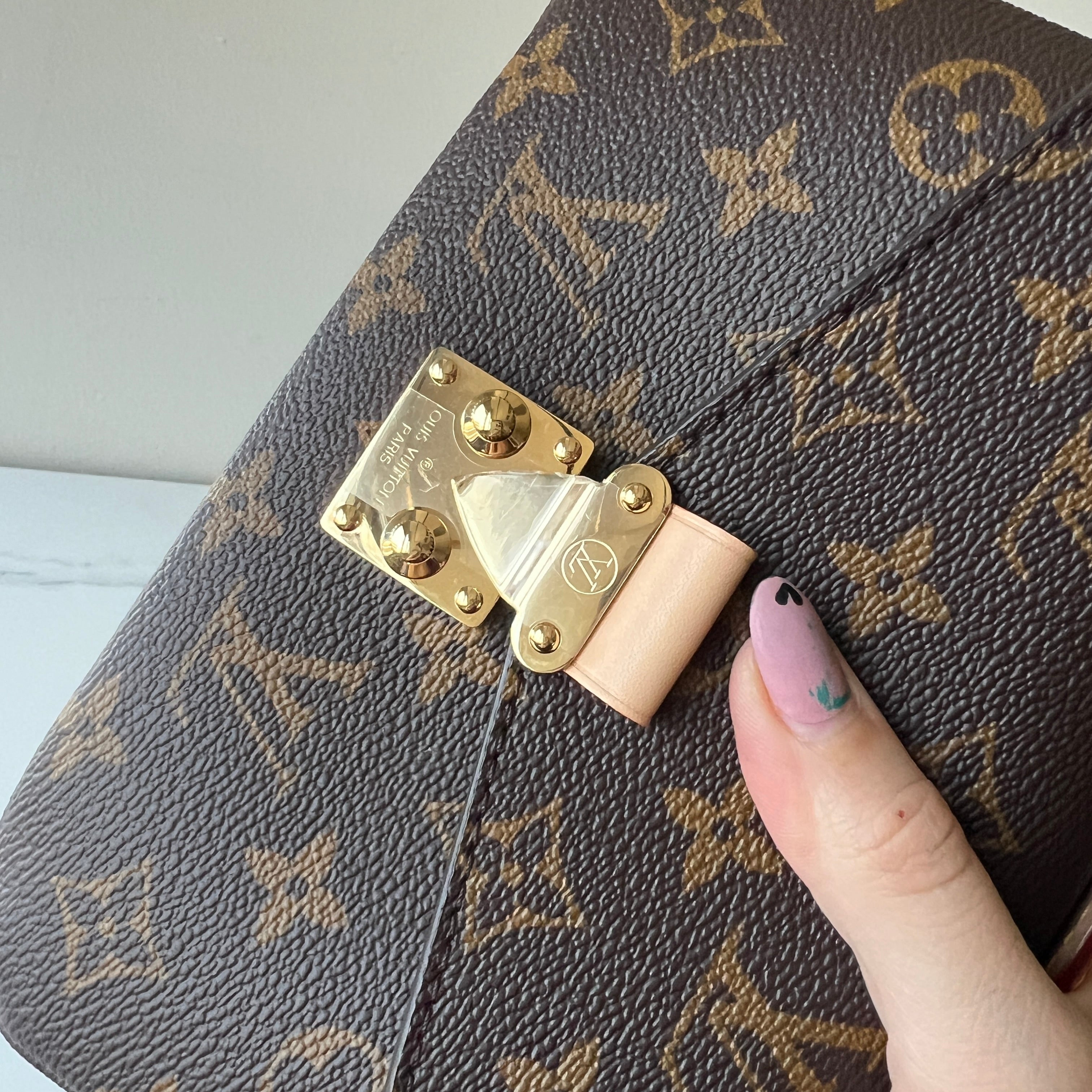 Louis Vuitton Pochette Metis East West