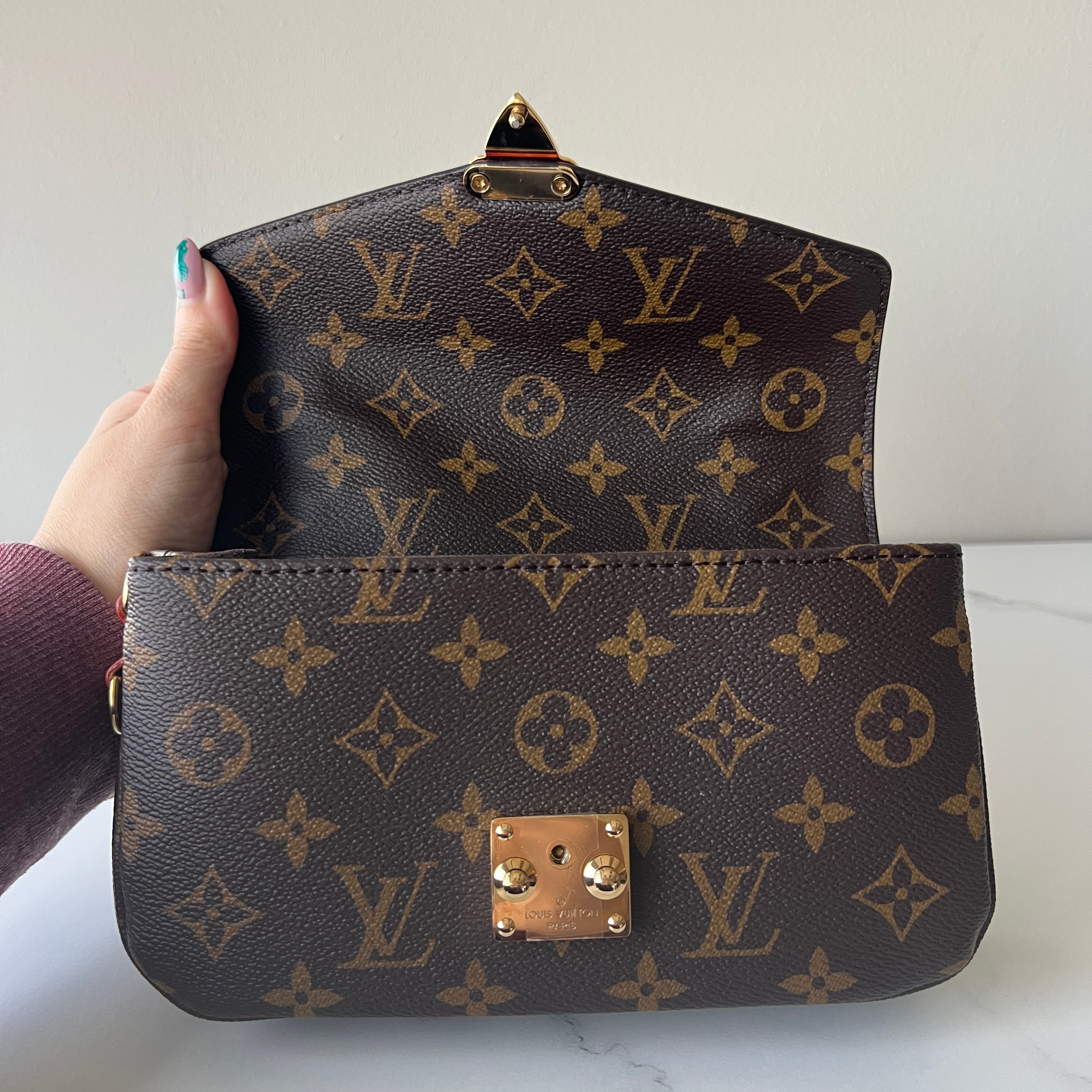 Louis Vuitton Pochette Metis East West