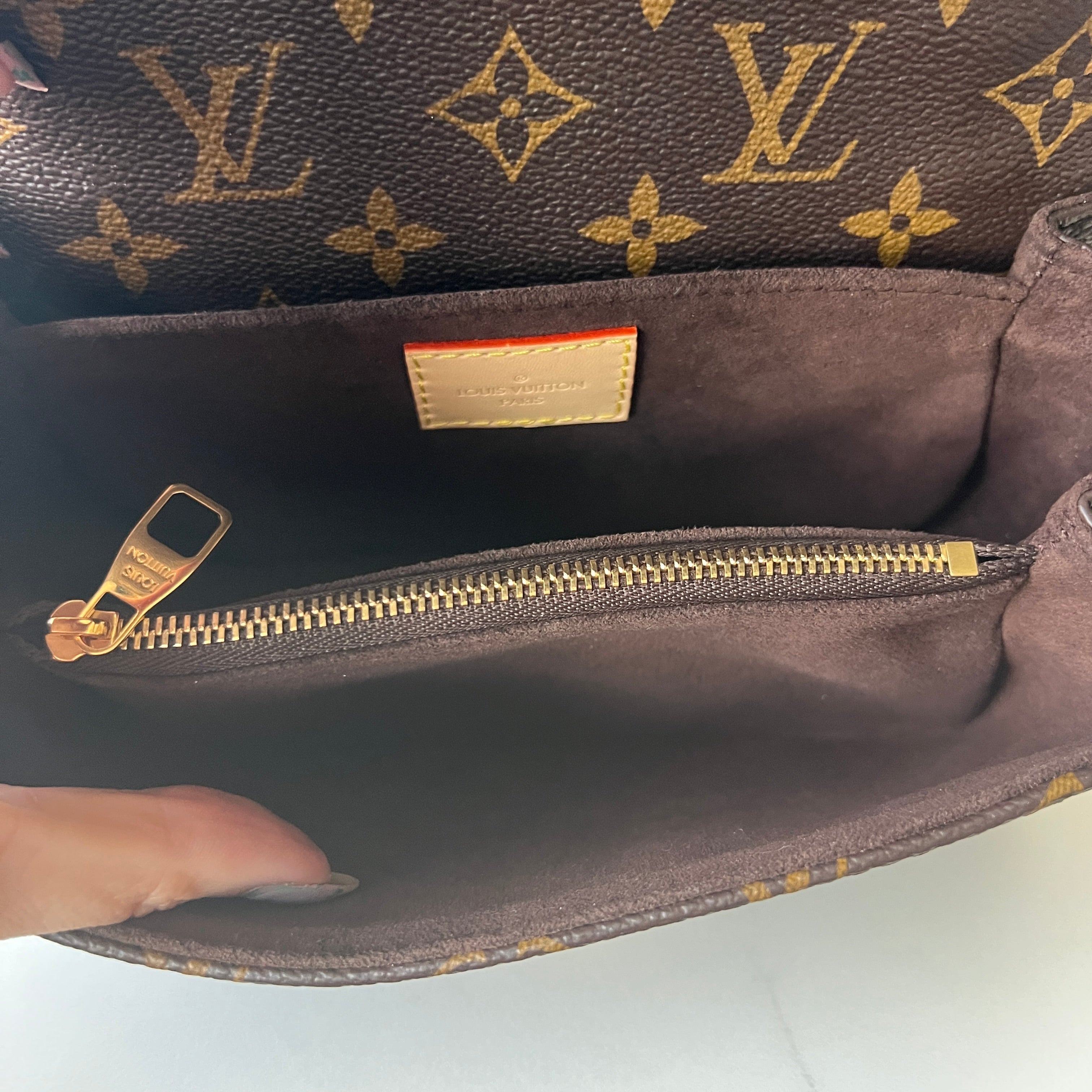 Louis Vuitton Pochette Metis East West