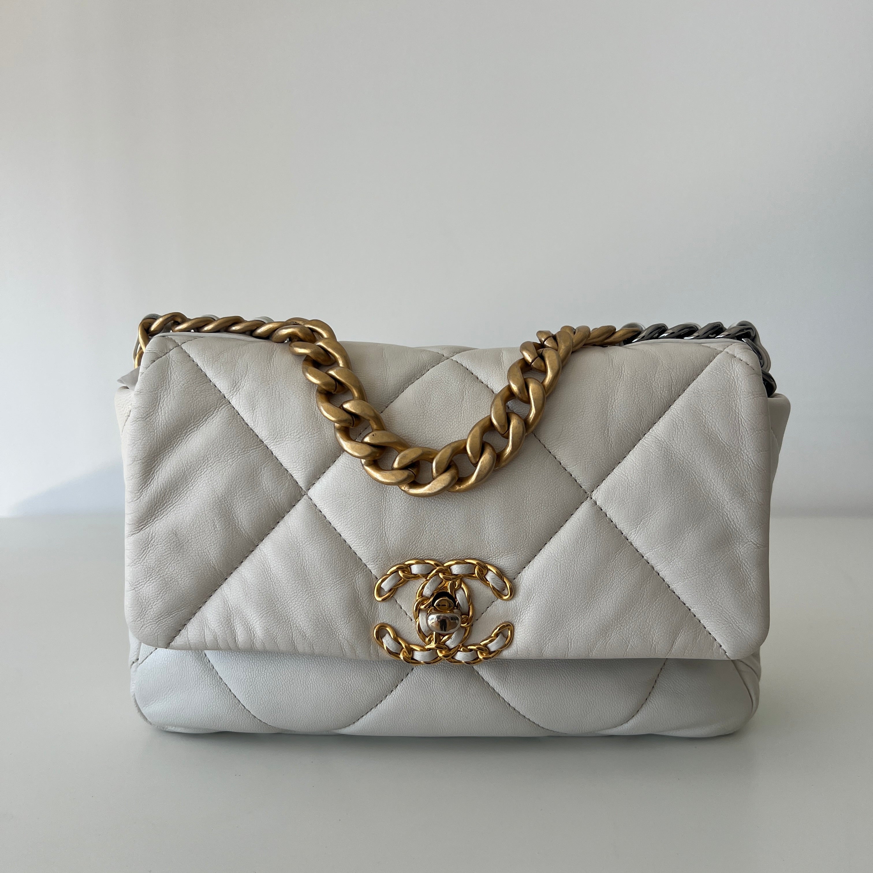Chanel 19