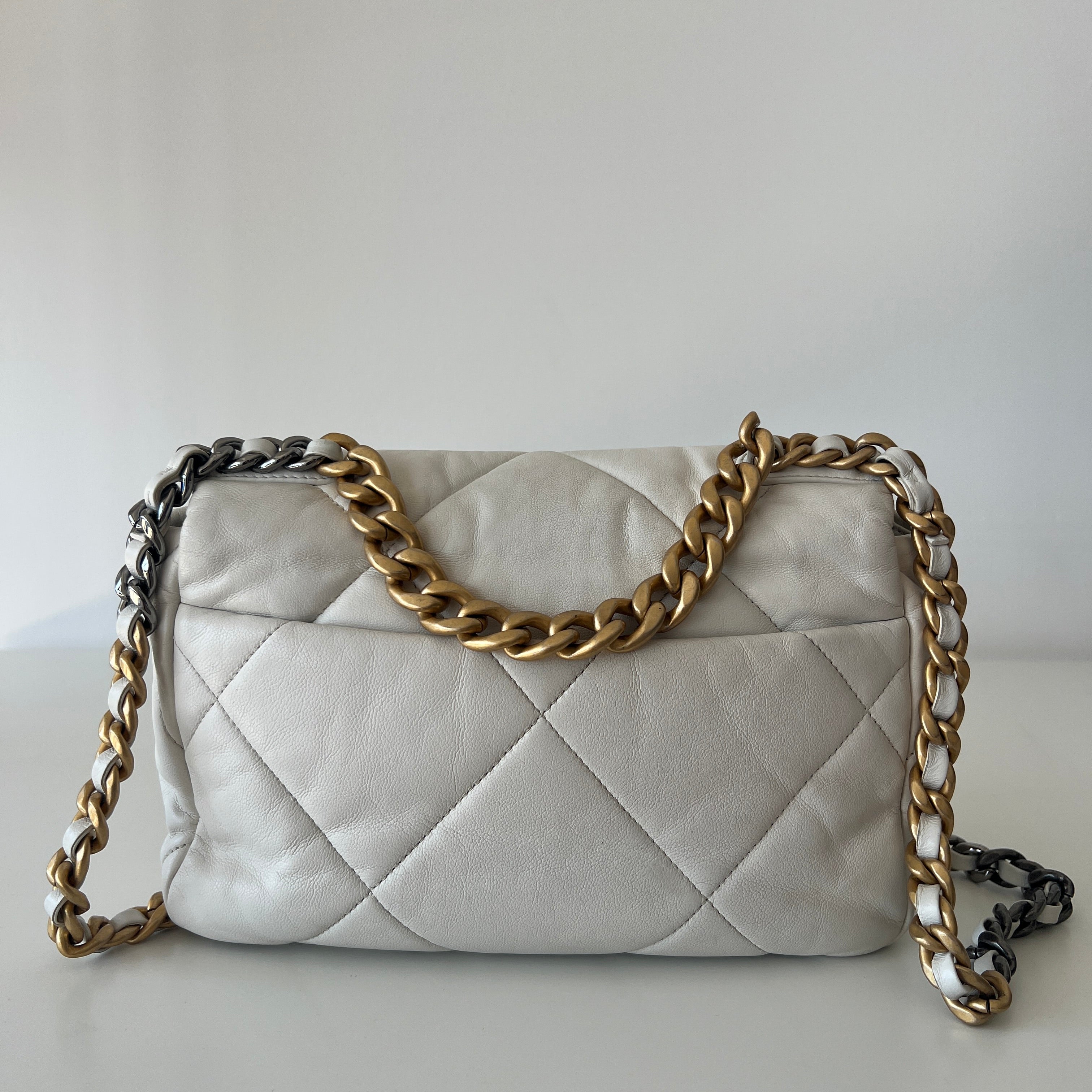 Chanel 19