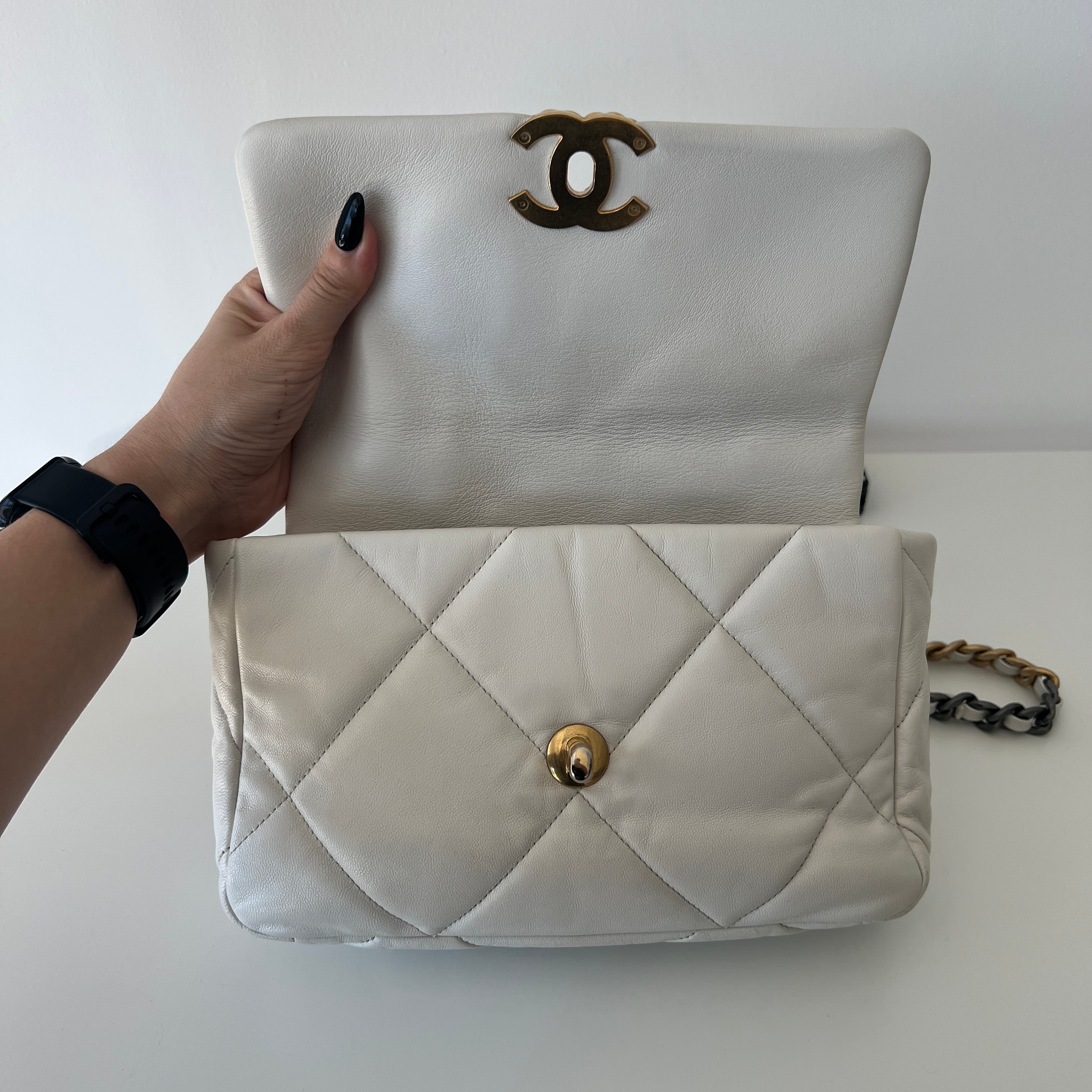 Chanel 19