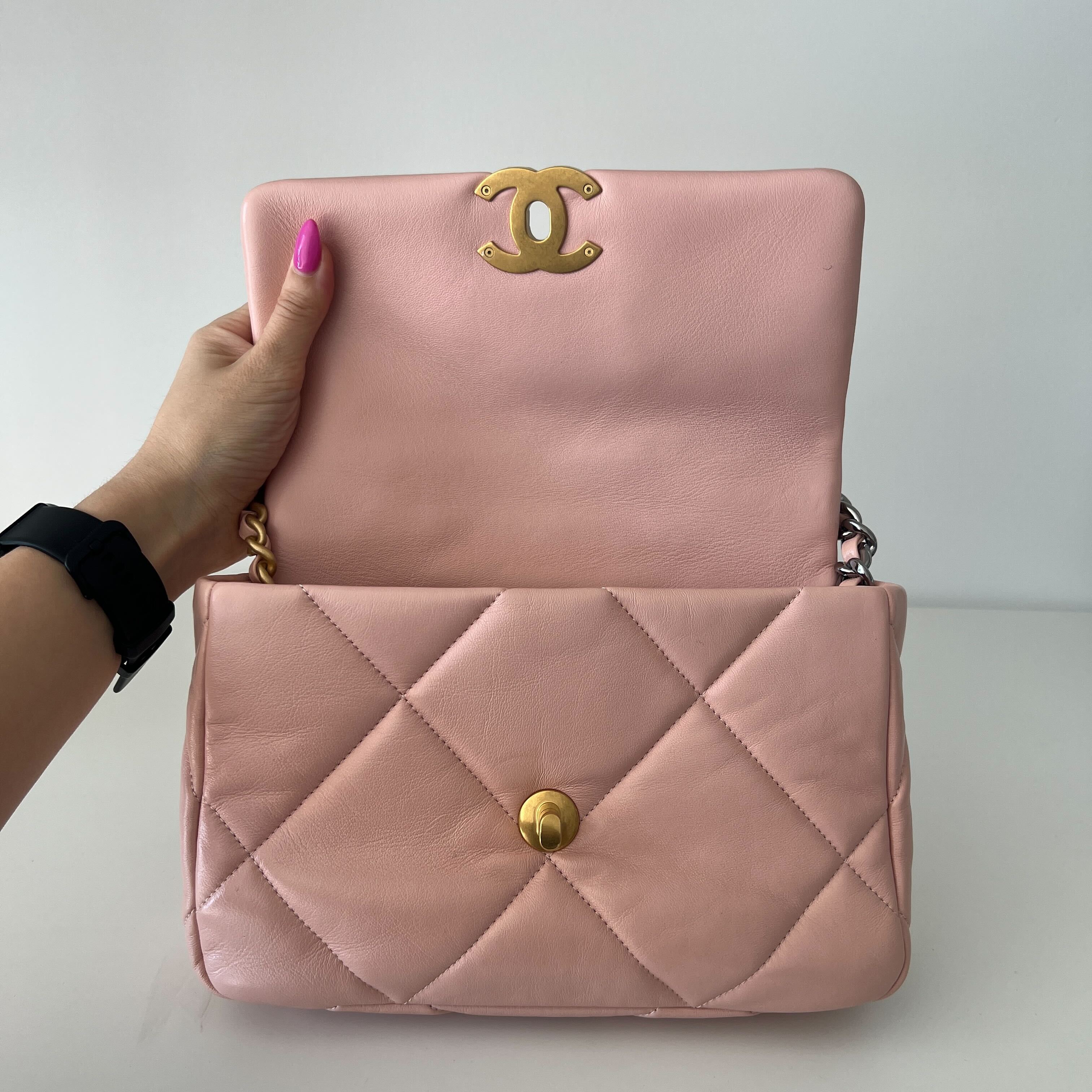 Chanel 19