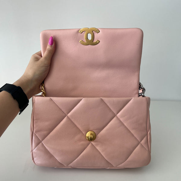 Chanel 19