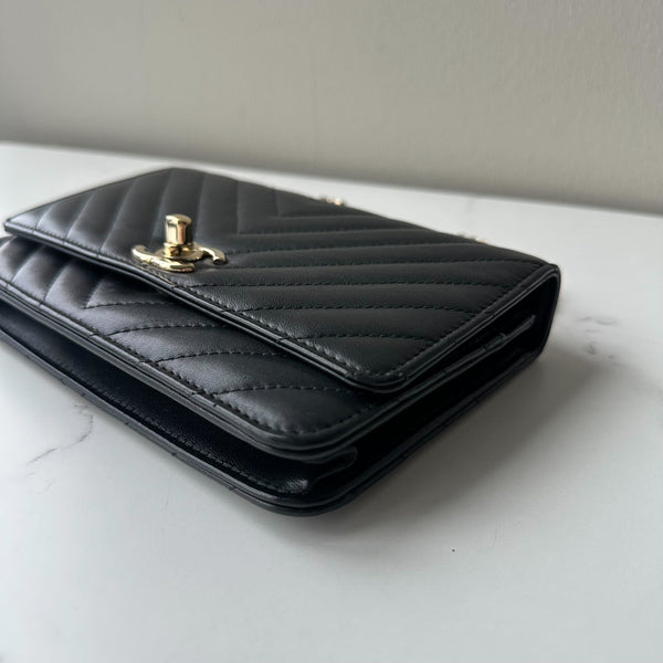 Chanel Trendy CC Wallet on Chain