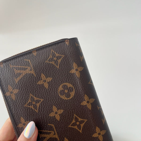 Louis Vuitton Zippy Wallet
