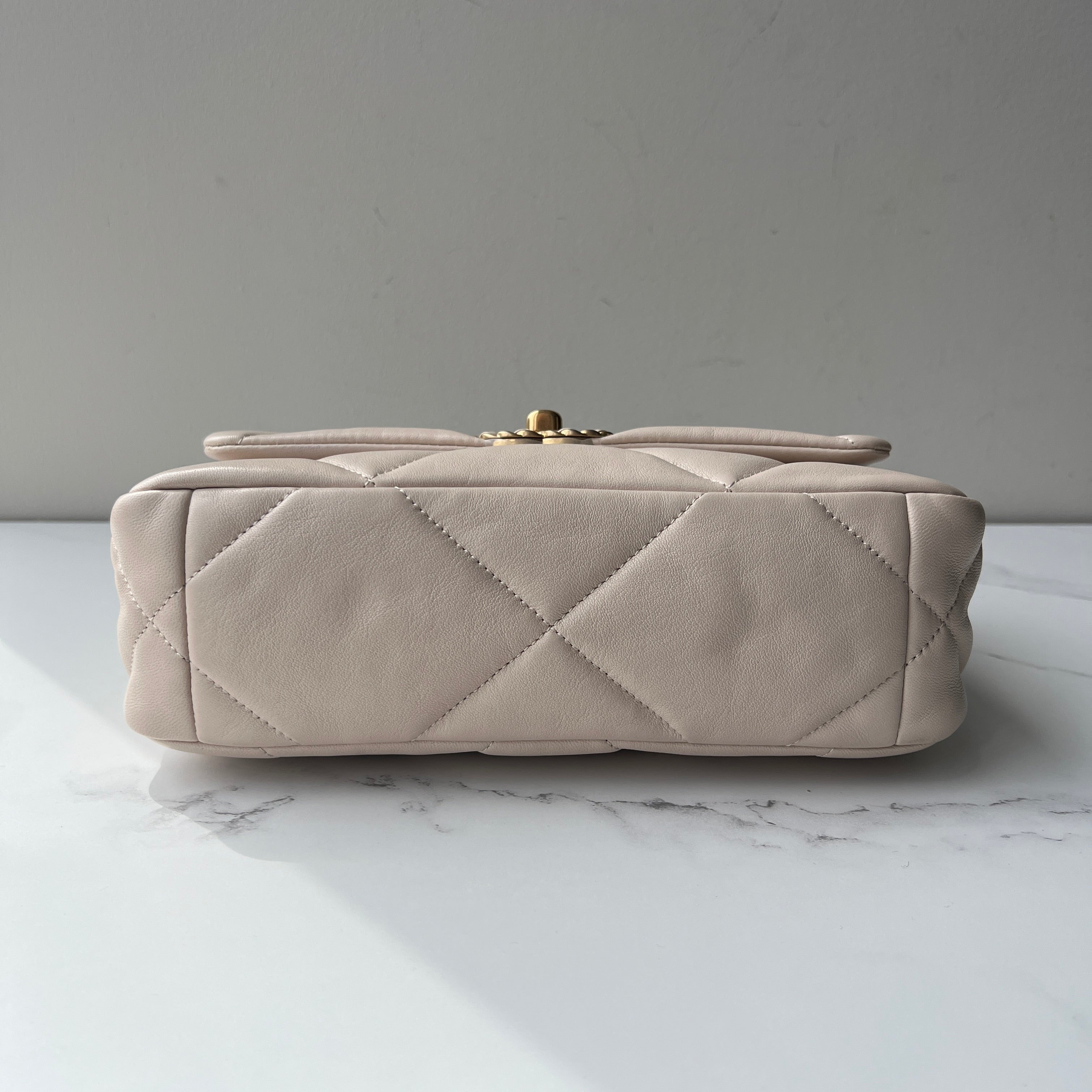Chanel 19