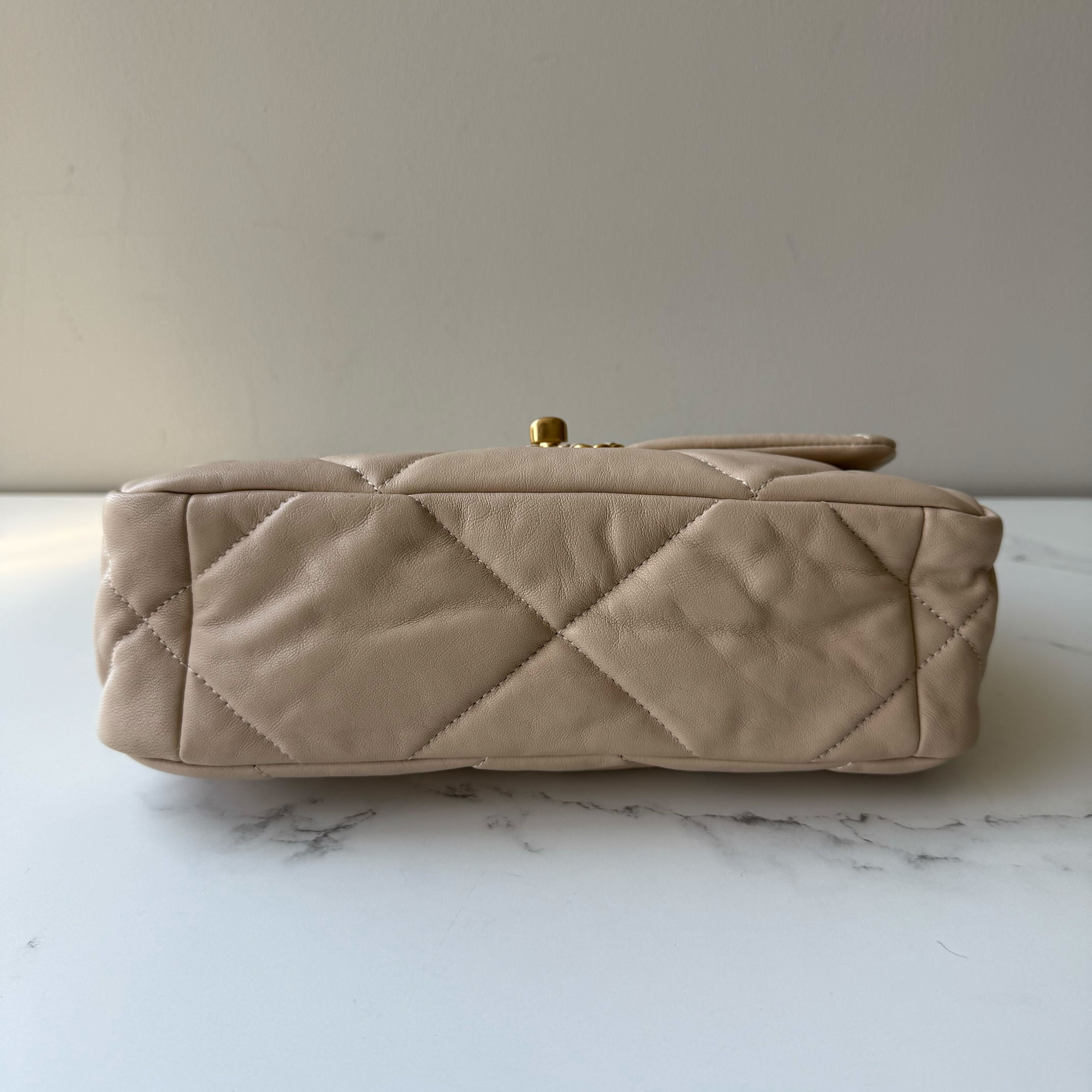 Chanel 19