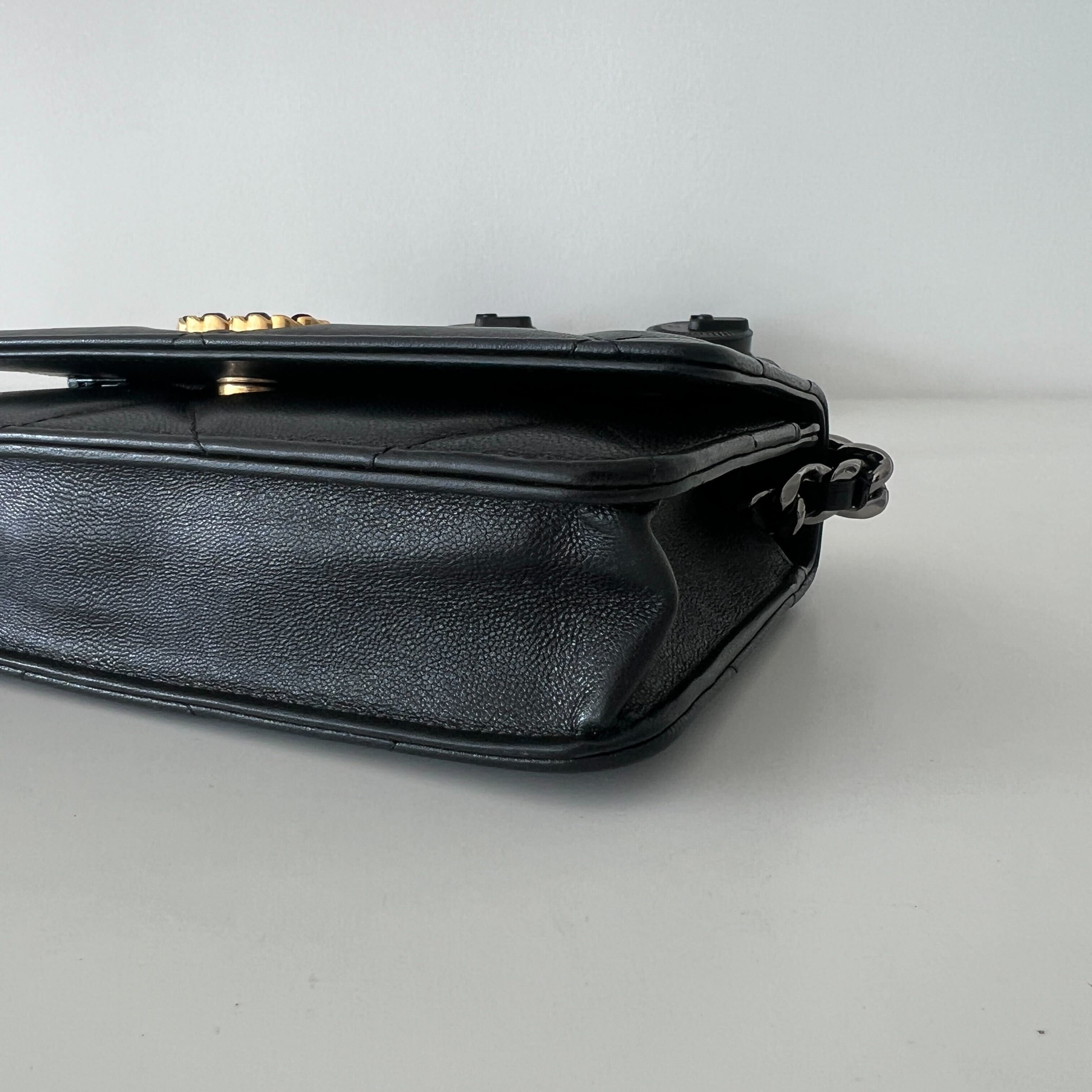 Chanel 19 WOC