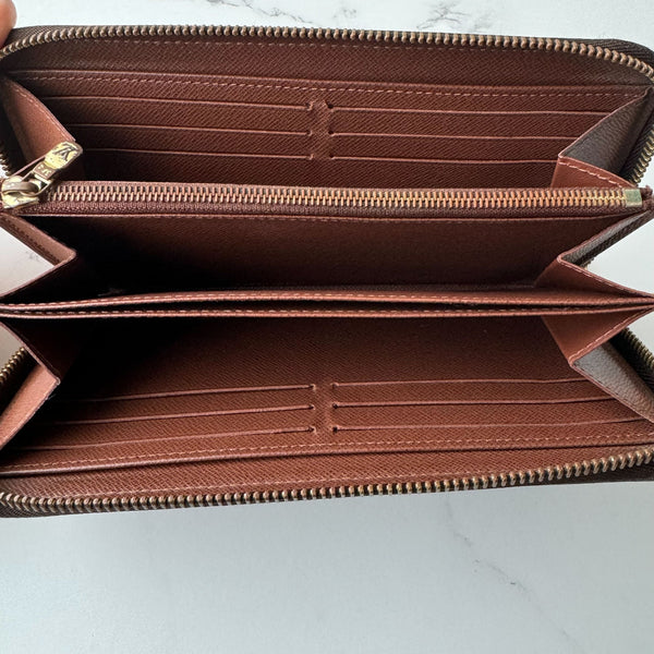 Louis Vuitton Zippy Wallet