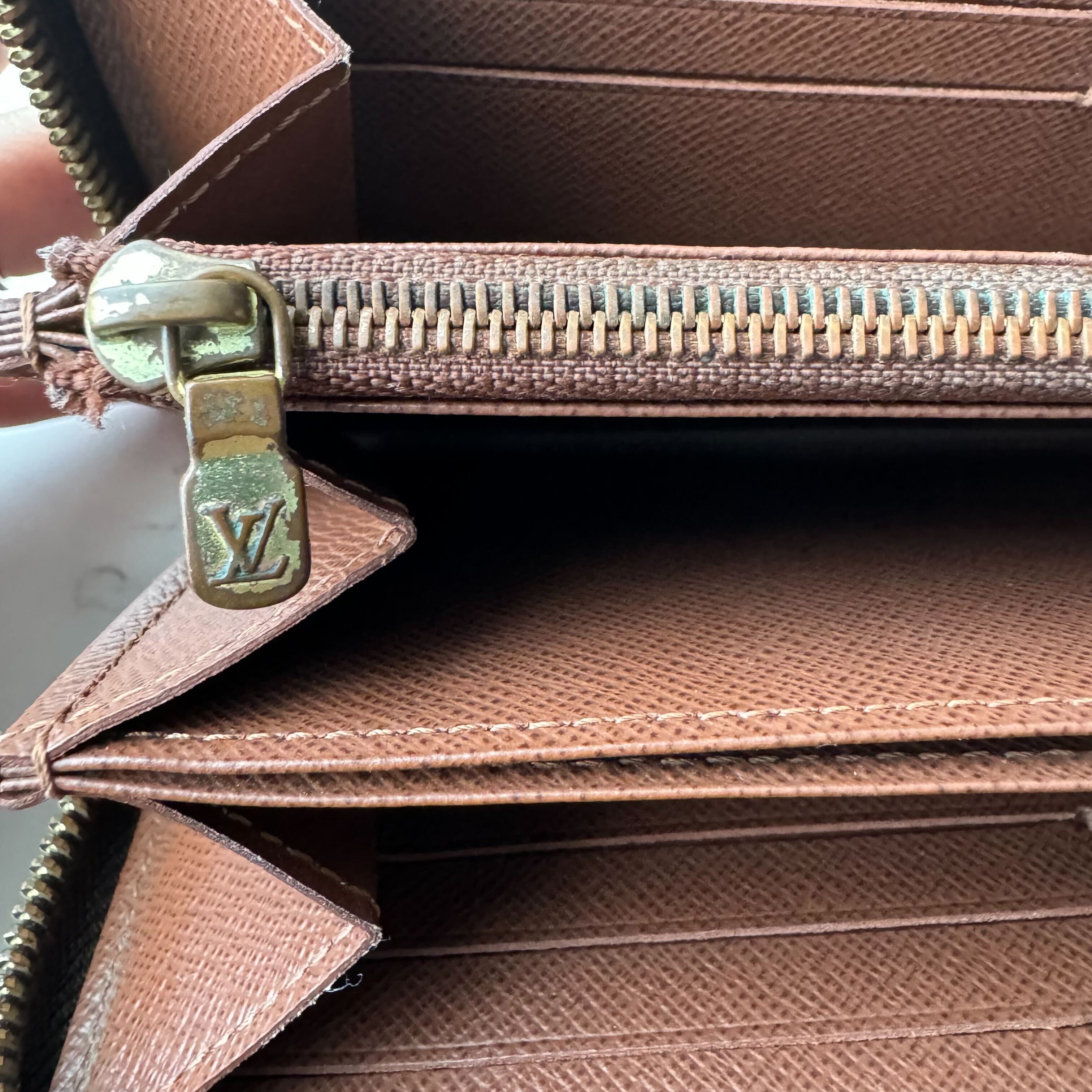 Louis Vuitton Zippy Wallet