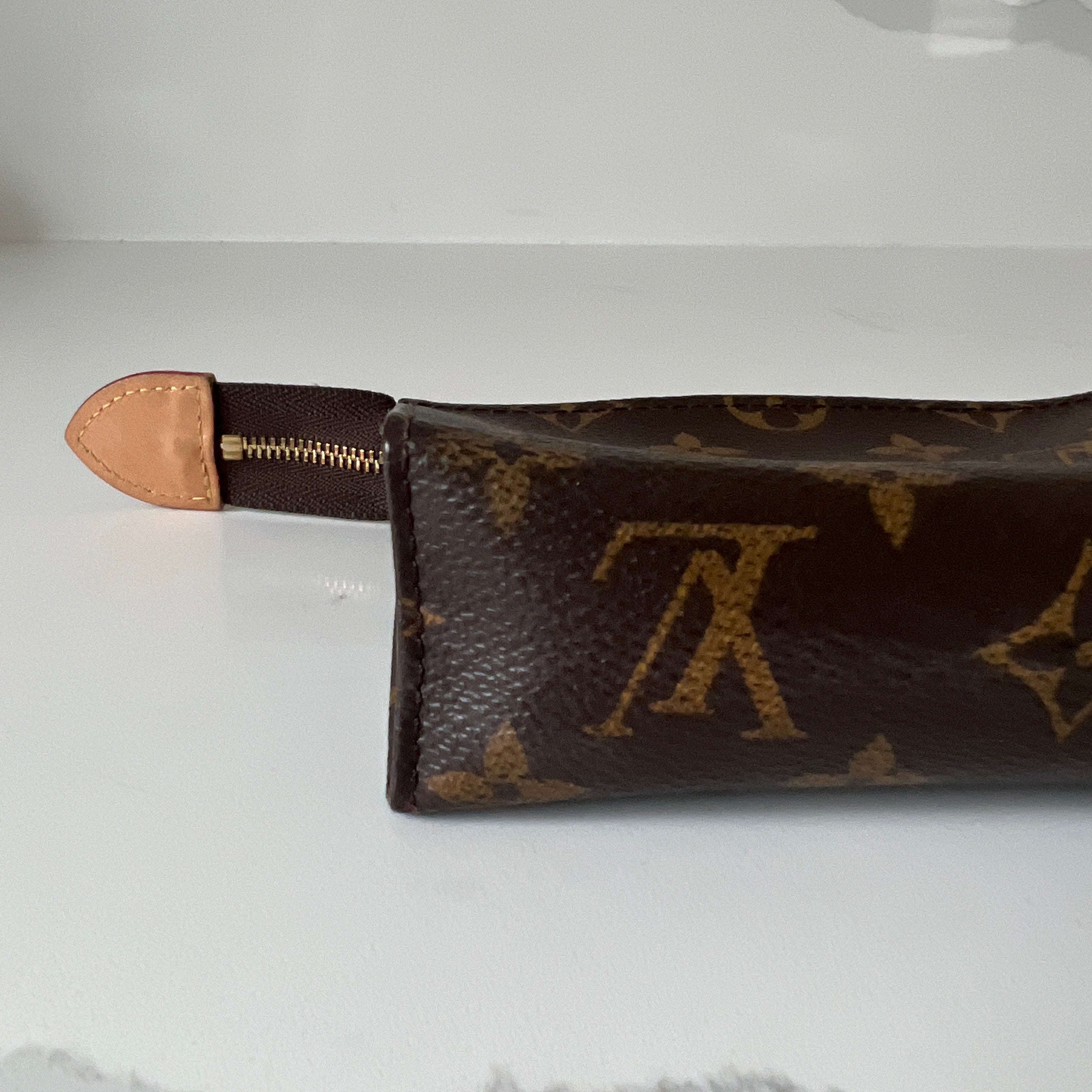 Louis Vuitton Toiletry 15