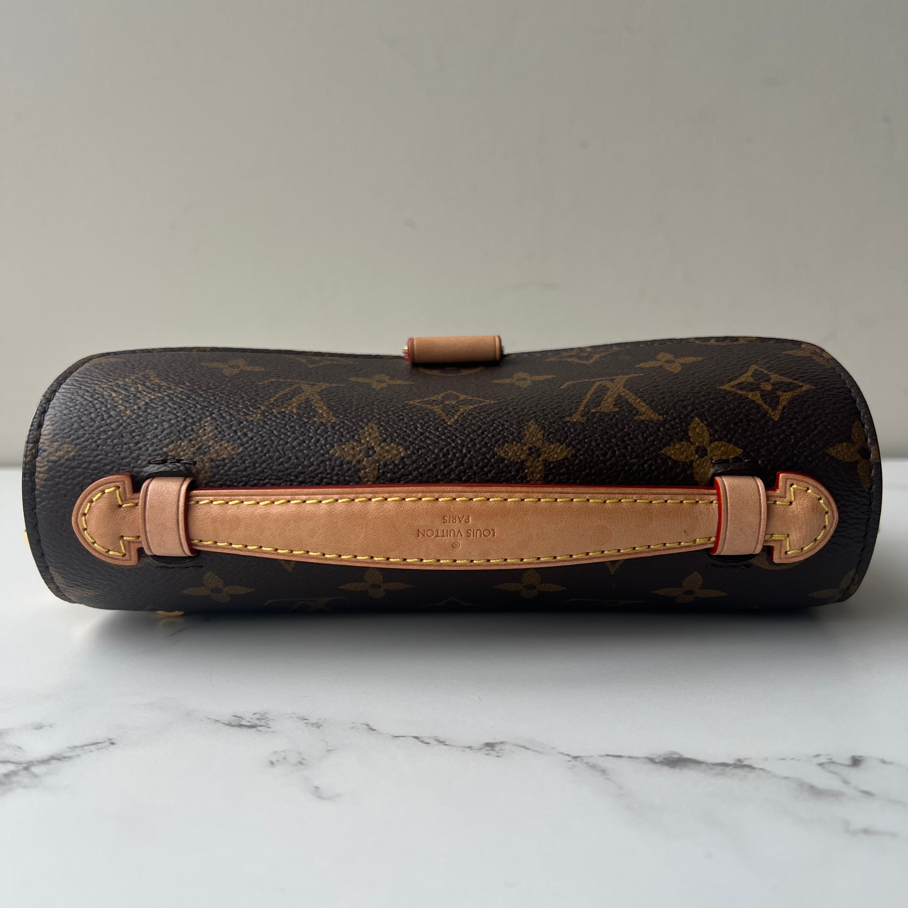 Louis Vuitton Pochette Metis East West