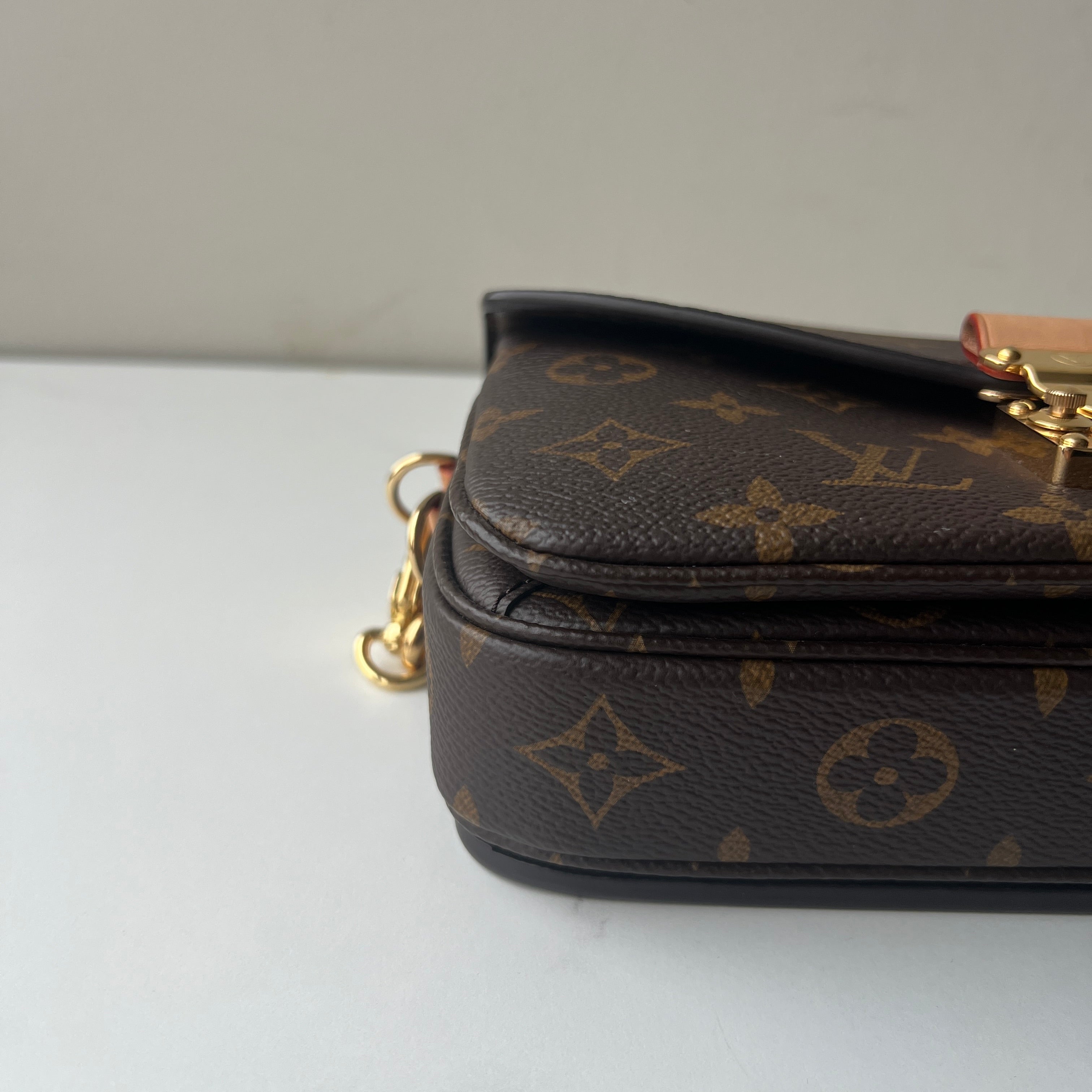 Louis Vuitton Pochette Metis East West