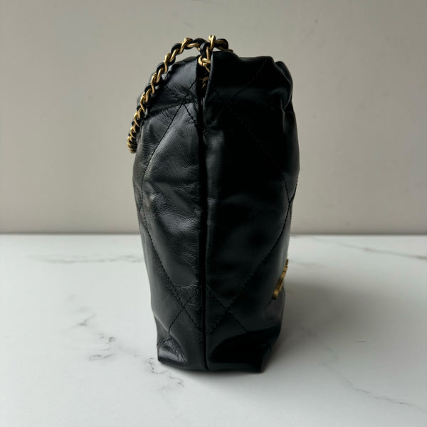 Chanel Mini 22