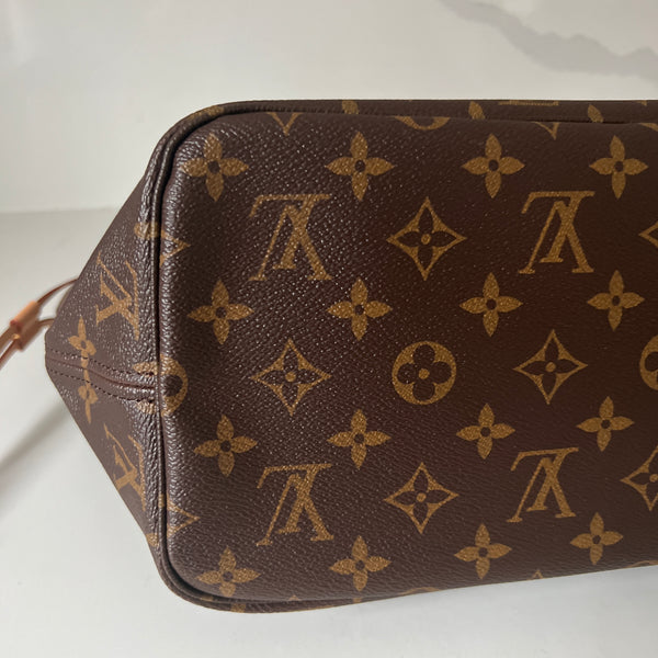 Louis Vuitton Neverfull MM & Pouch