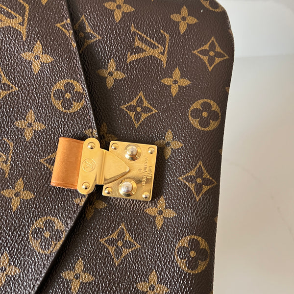 Louis Vuitton Pochette Metis