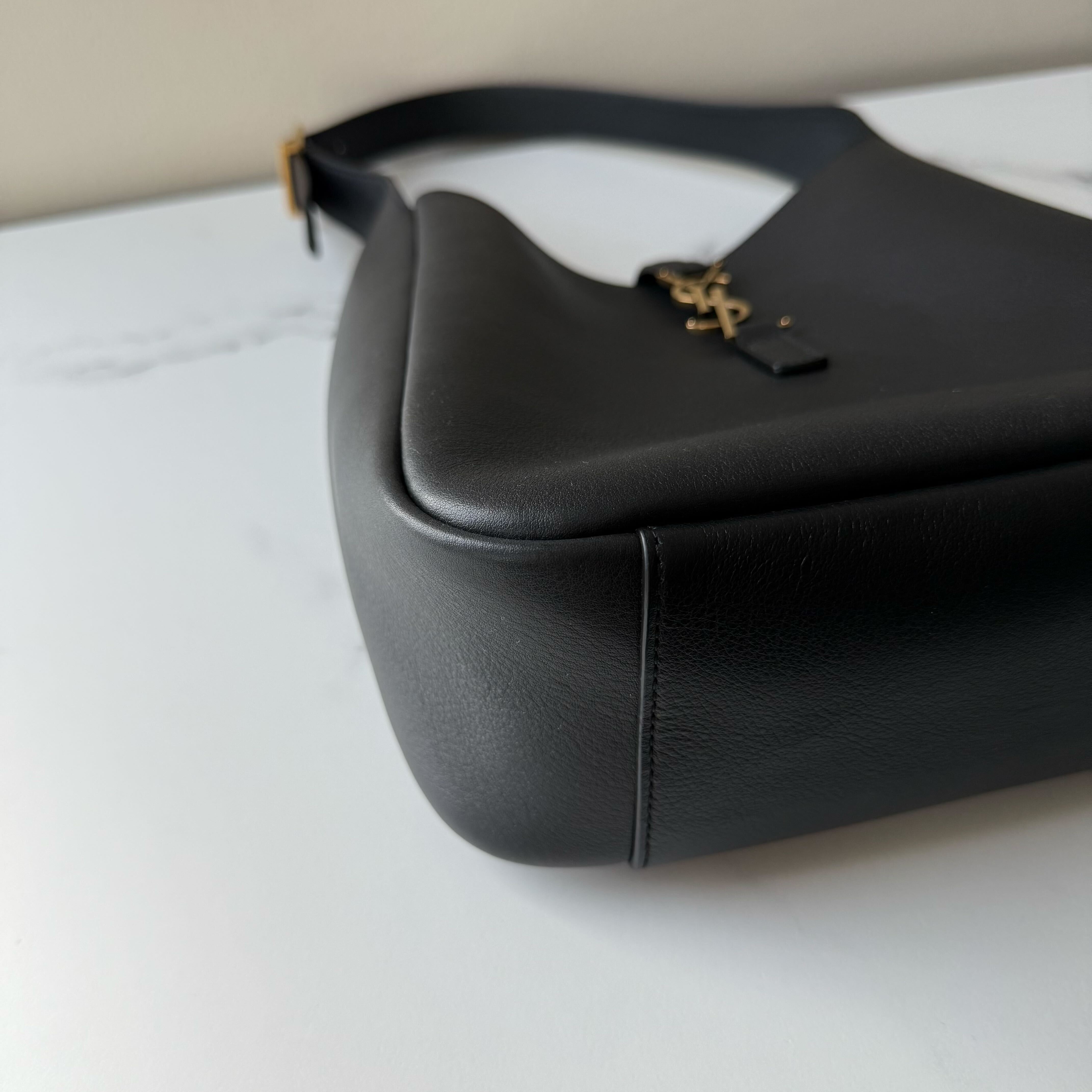 Saint Laurent 5 A 7