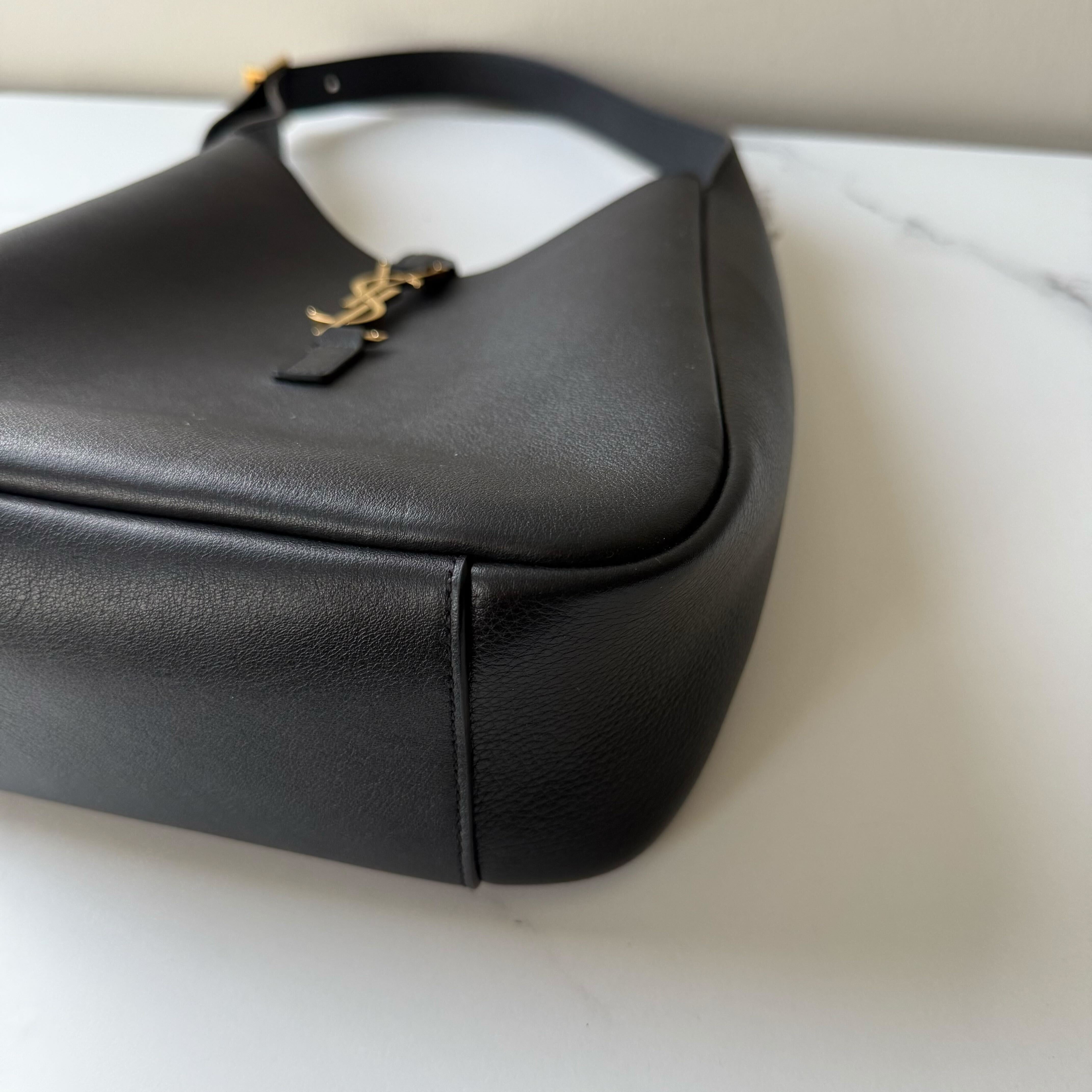 Saint Laurent 5 A 7