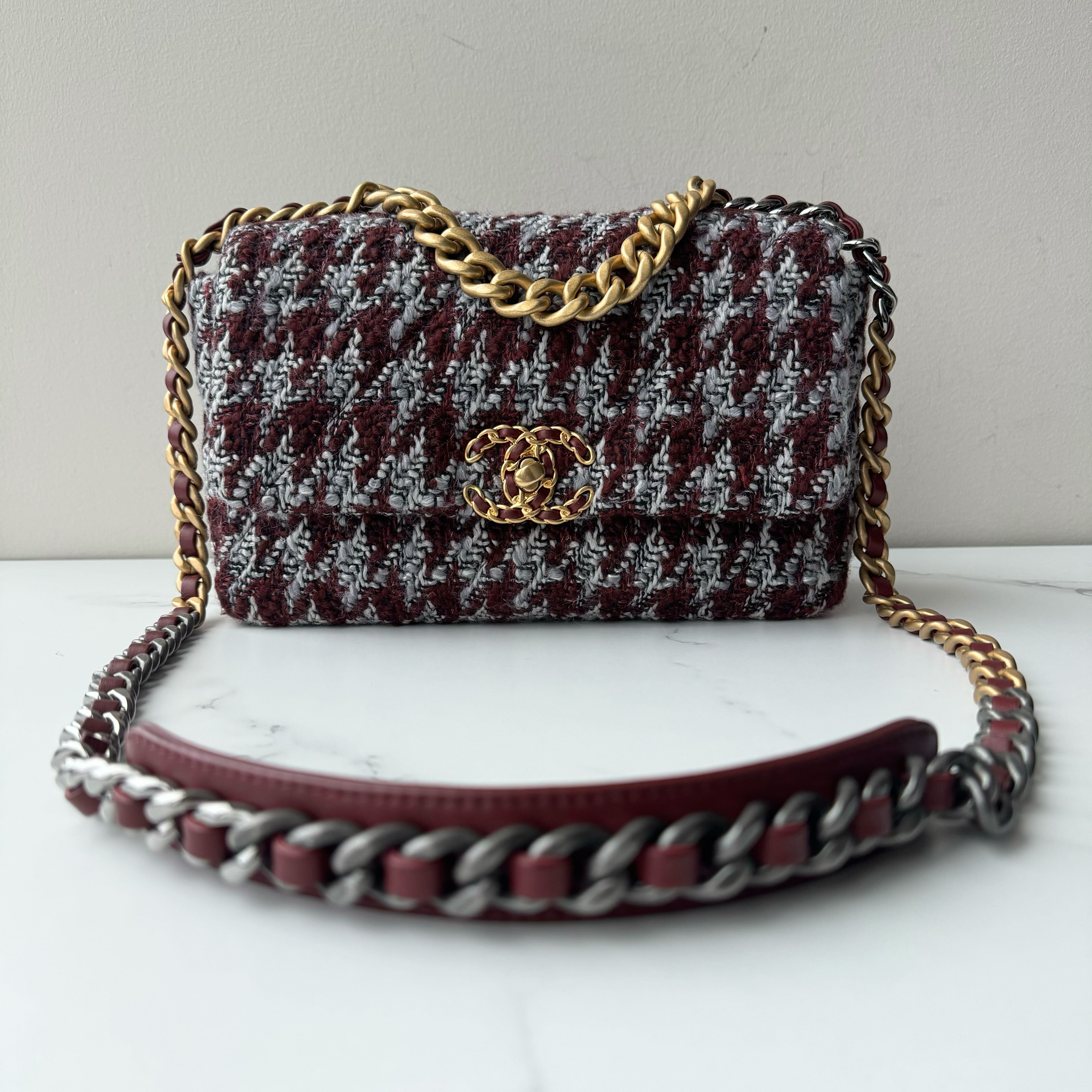 Chanel 19