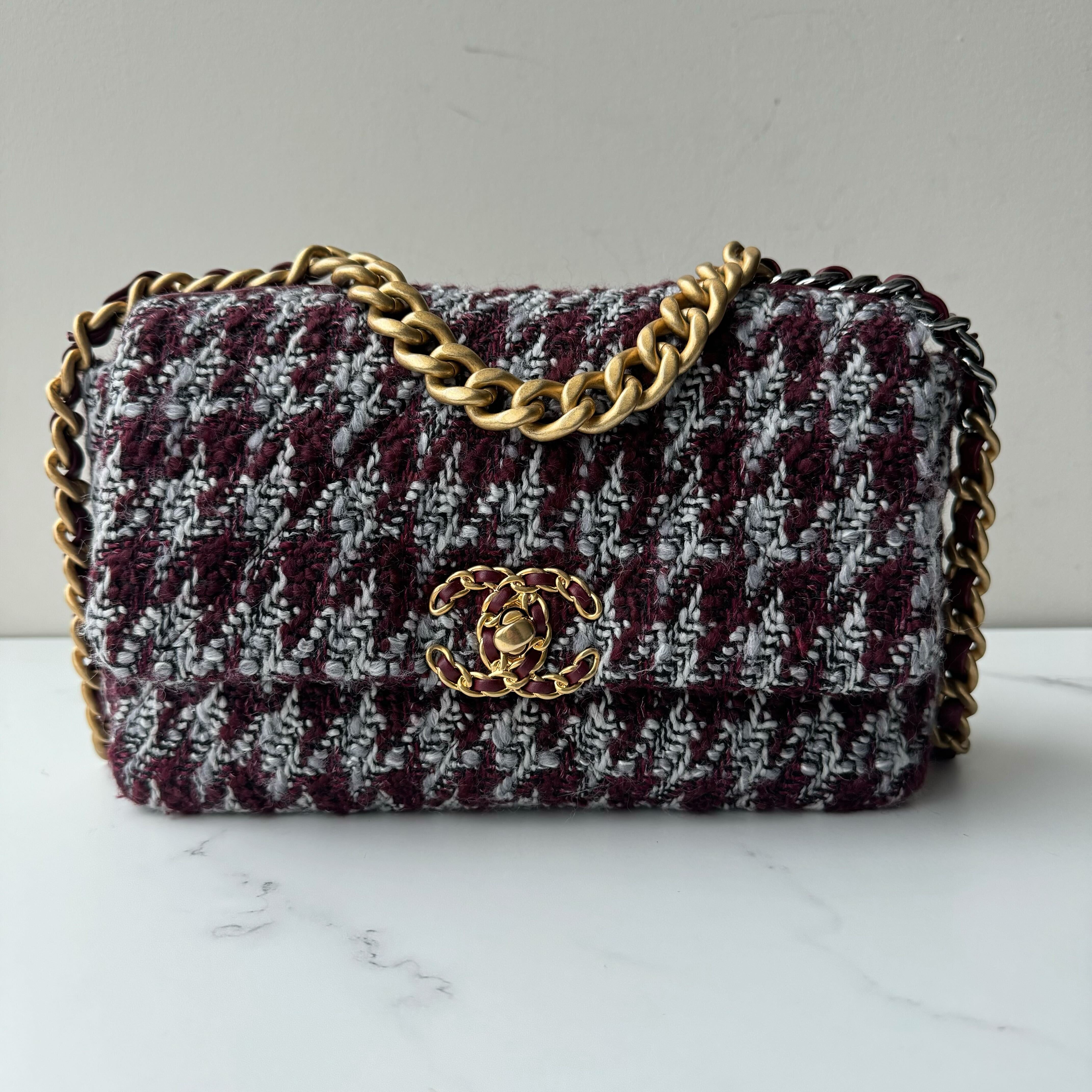 Chanel 19