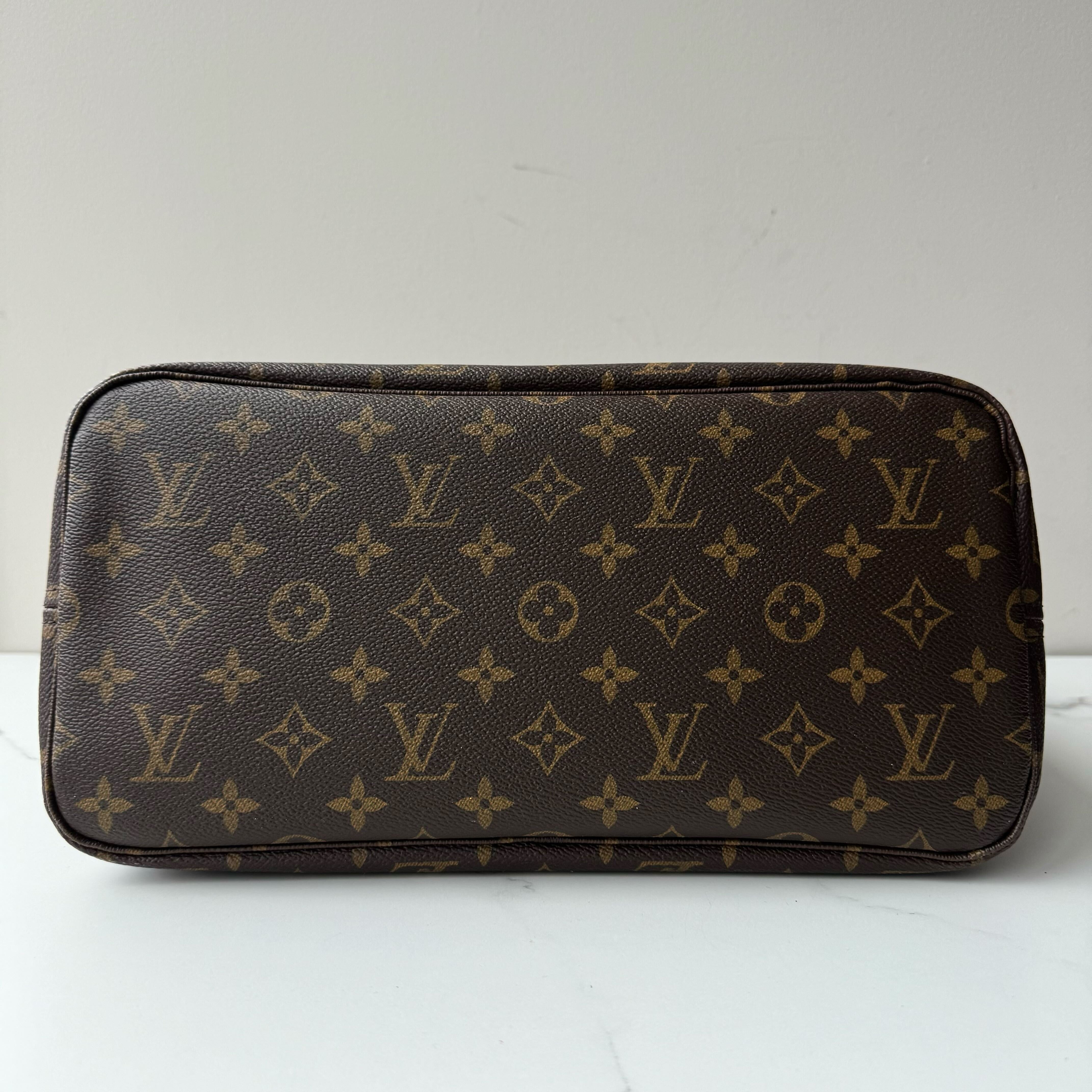 Louis Vuitton Neverfull MM & Pouch