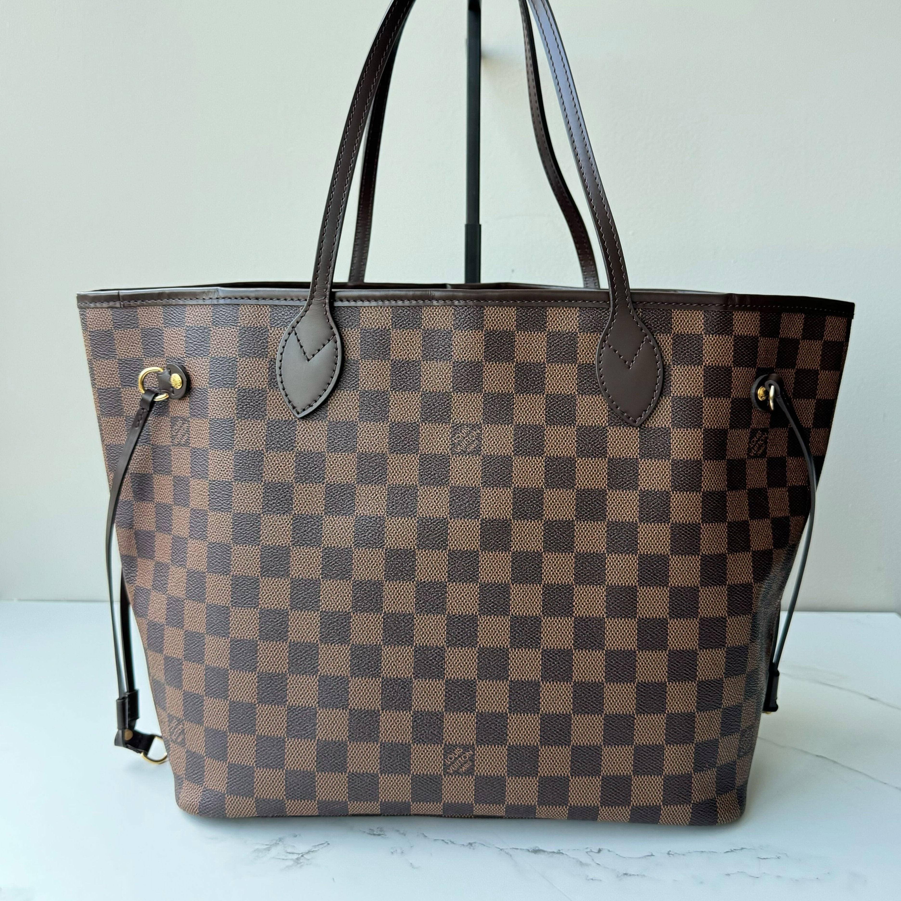 Louis Vuitton Neverfull MM & Pouch