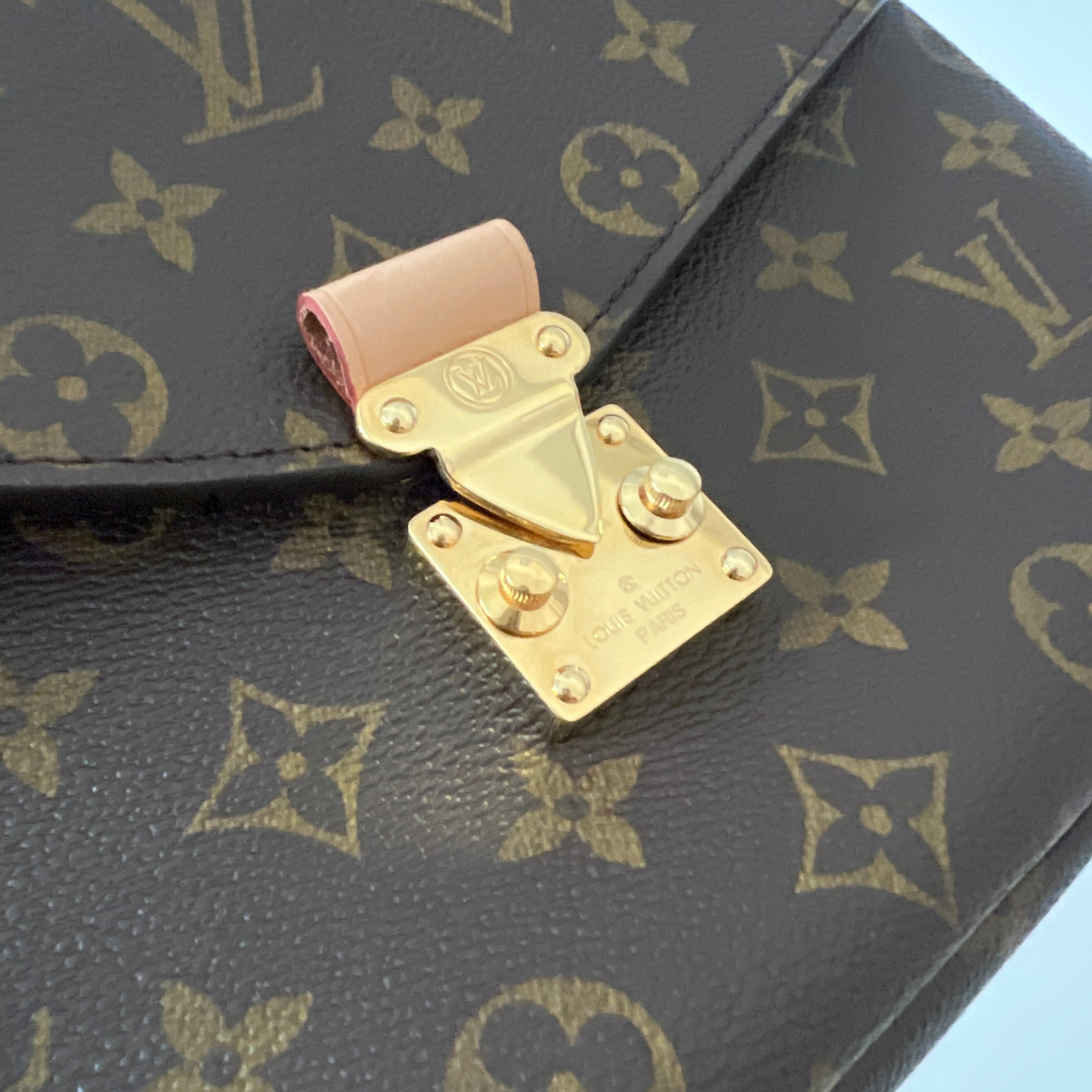 Louis Vuitton Pochette Metis