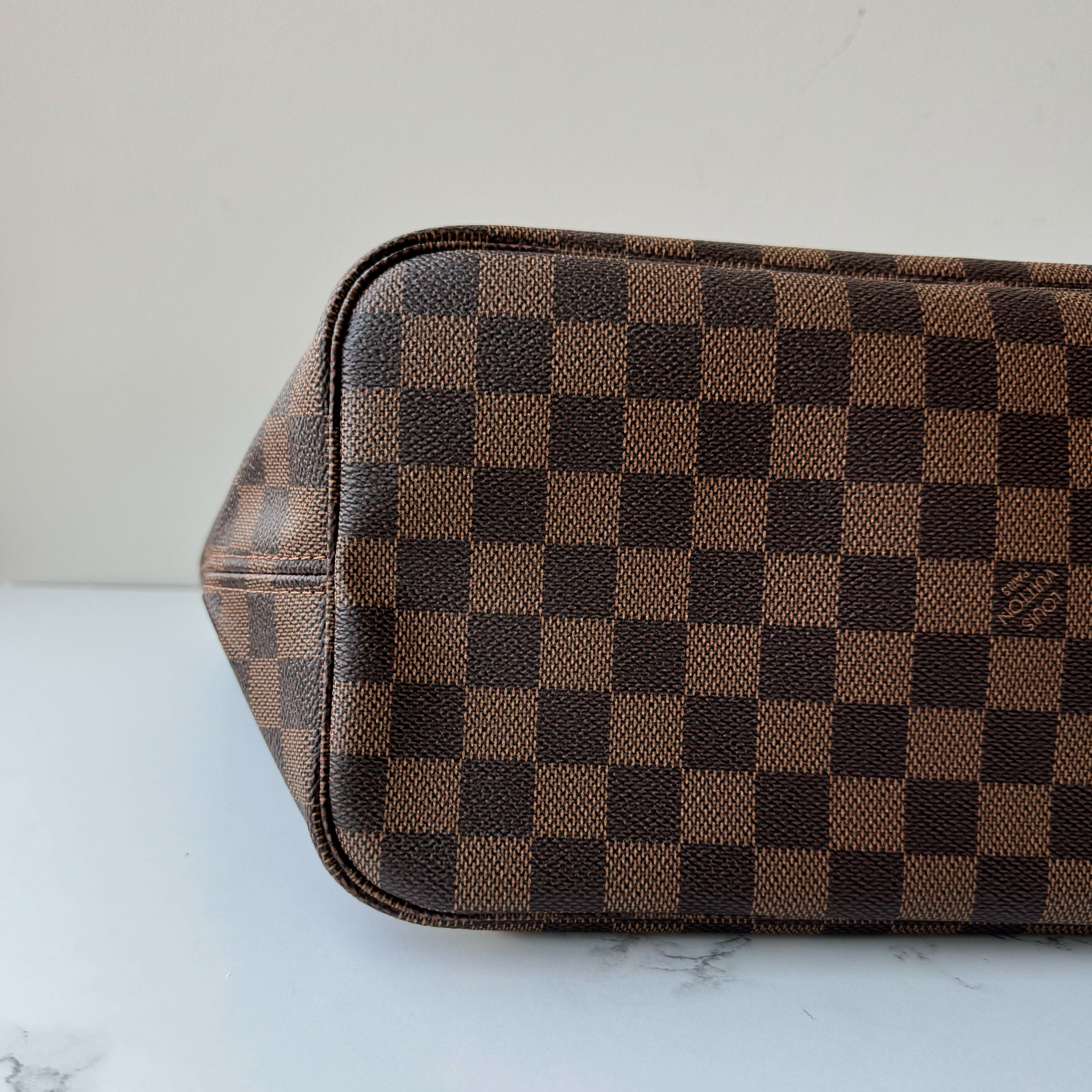 Louis Vuitton Neverfull MM & Pouch