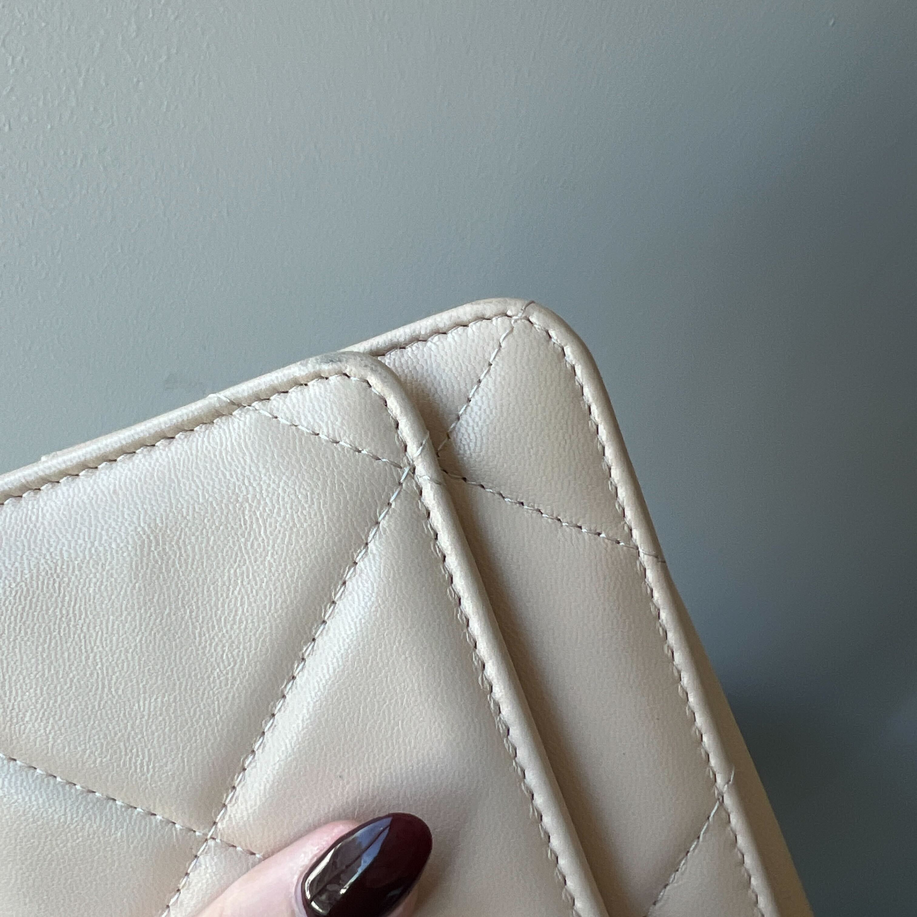 Chanel 19 Wallet on Chain