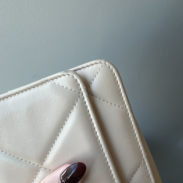 Chanel 19 Wallet on Chain